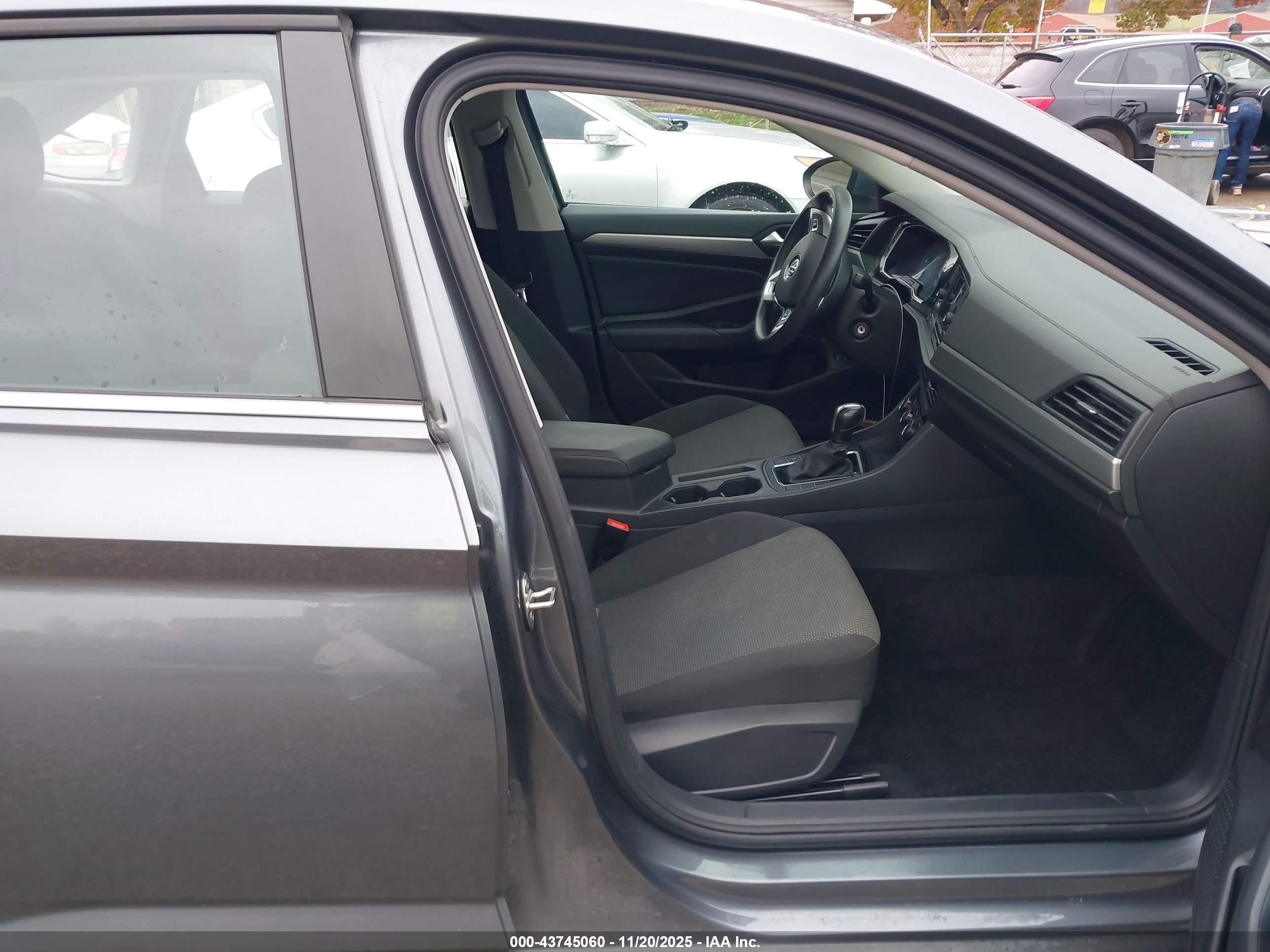 VOLKSWAGEN JETTA image 5