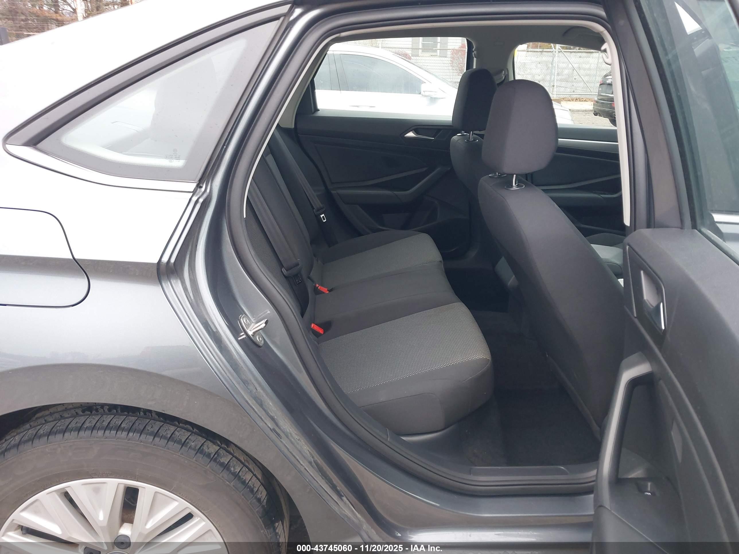 VOLKSWAGEN JETTA image 8