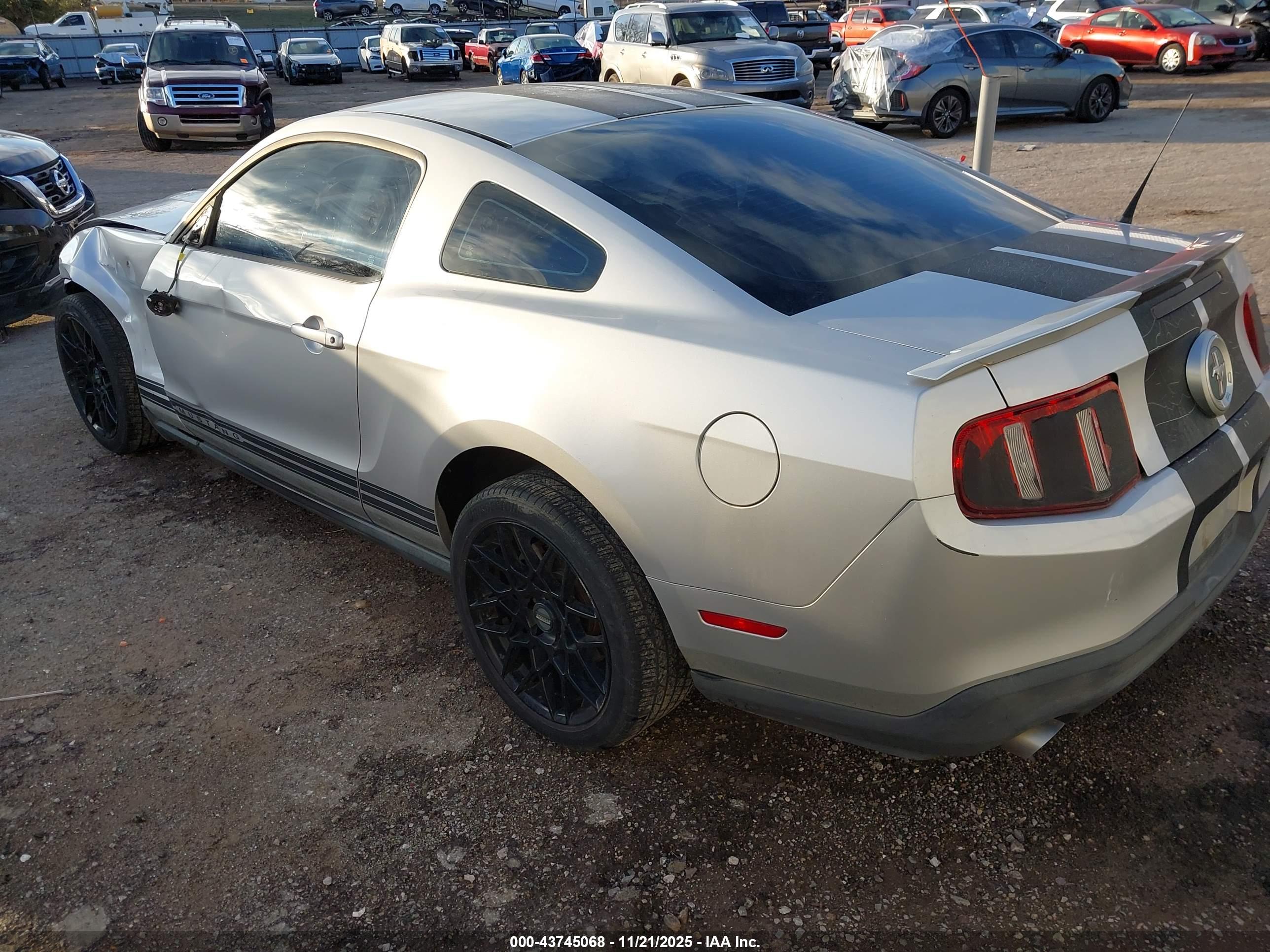 FORD MUSTANG image 3