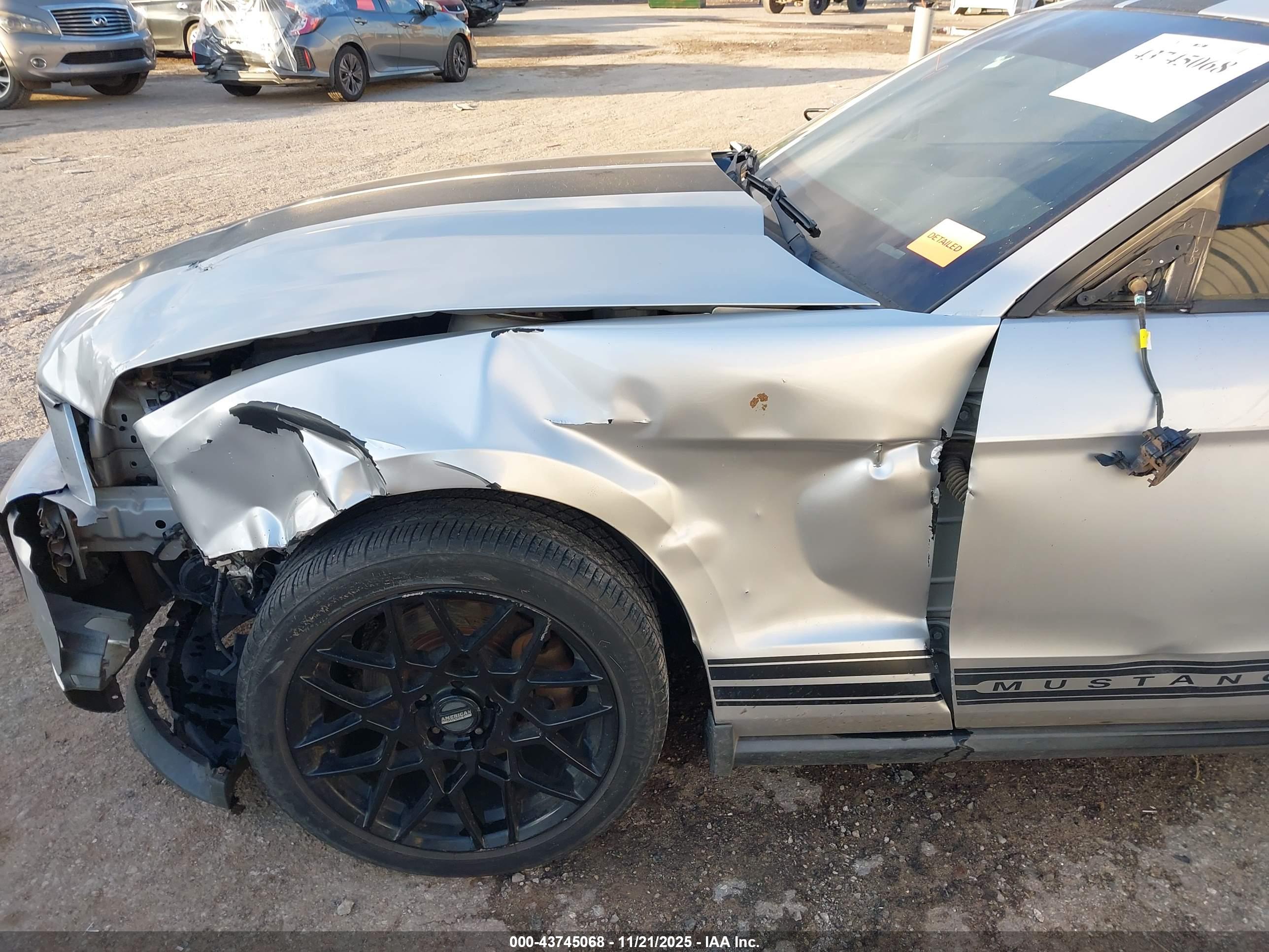 FORD MUSTANG image 6