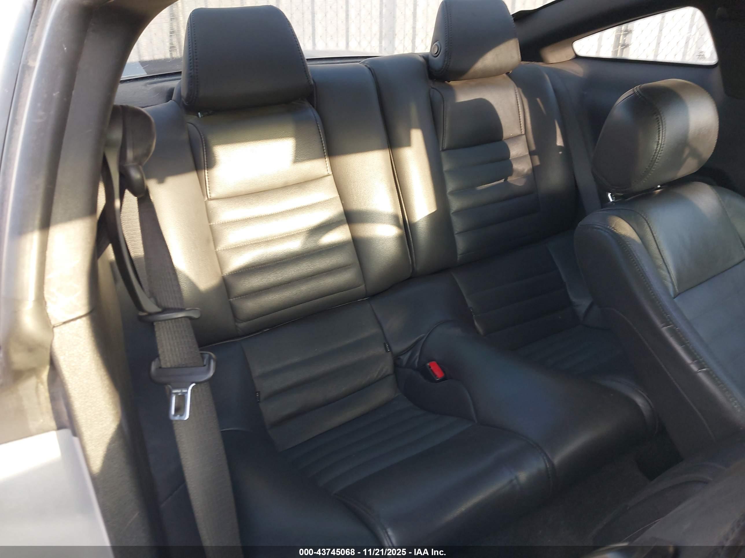 FORD MUSTANG image 8