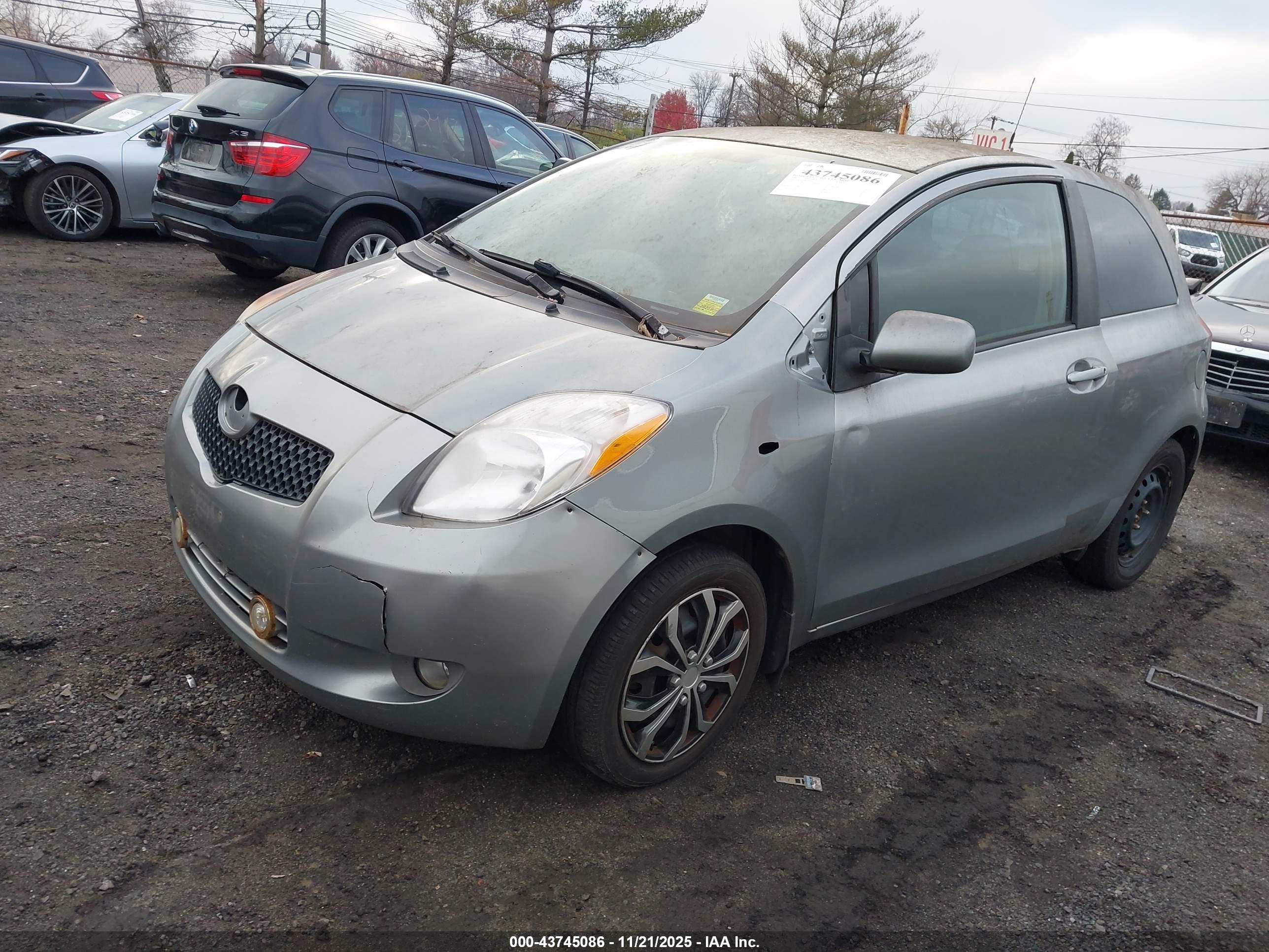 TOYOTA YARIS image 2