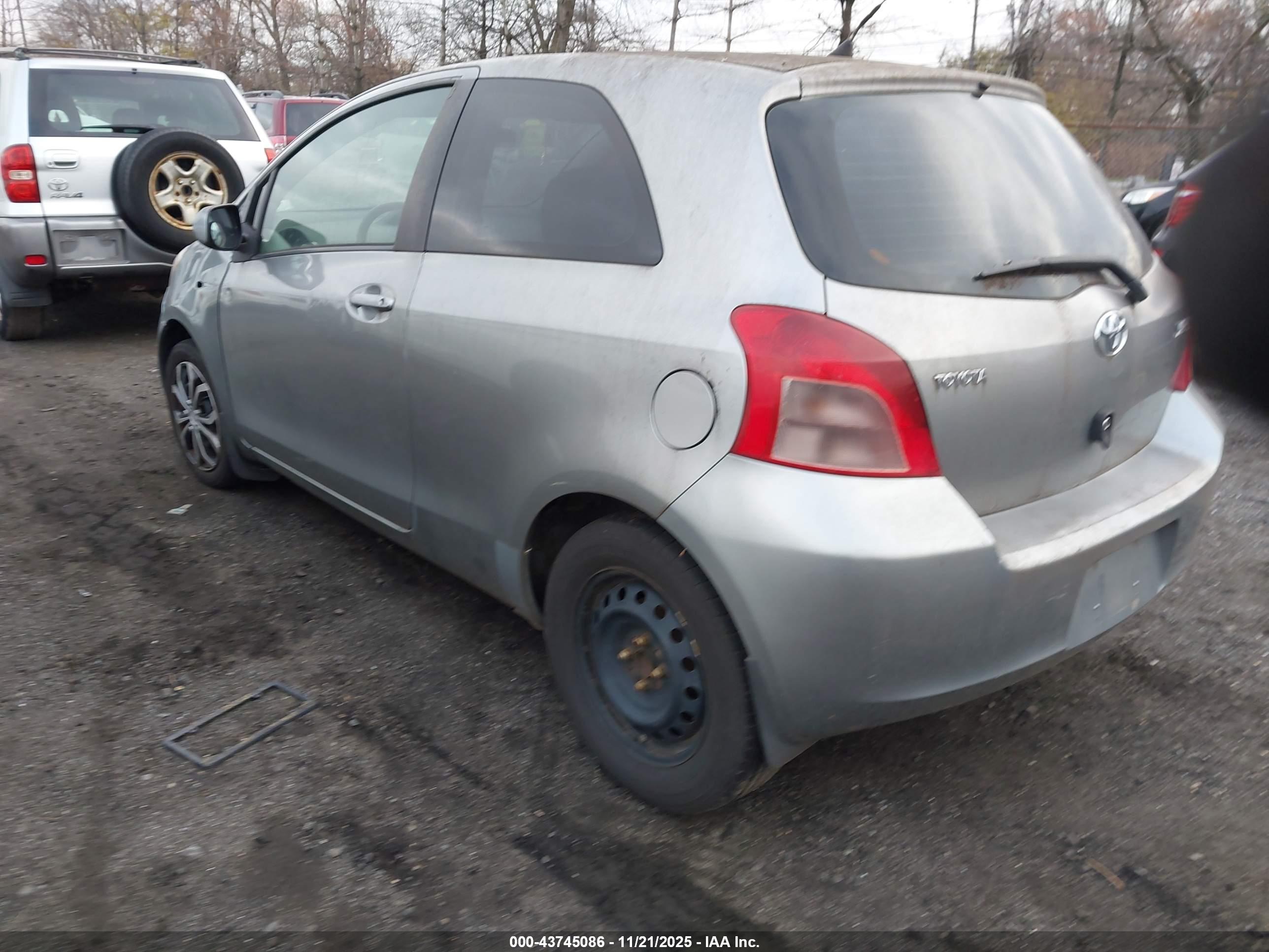 TOYOTA YARIS image 3