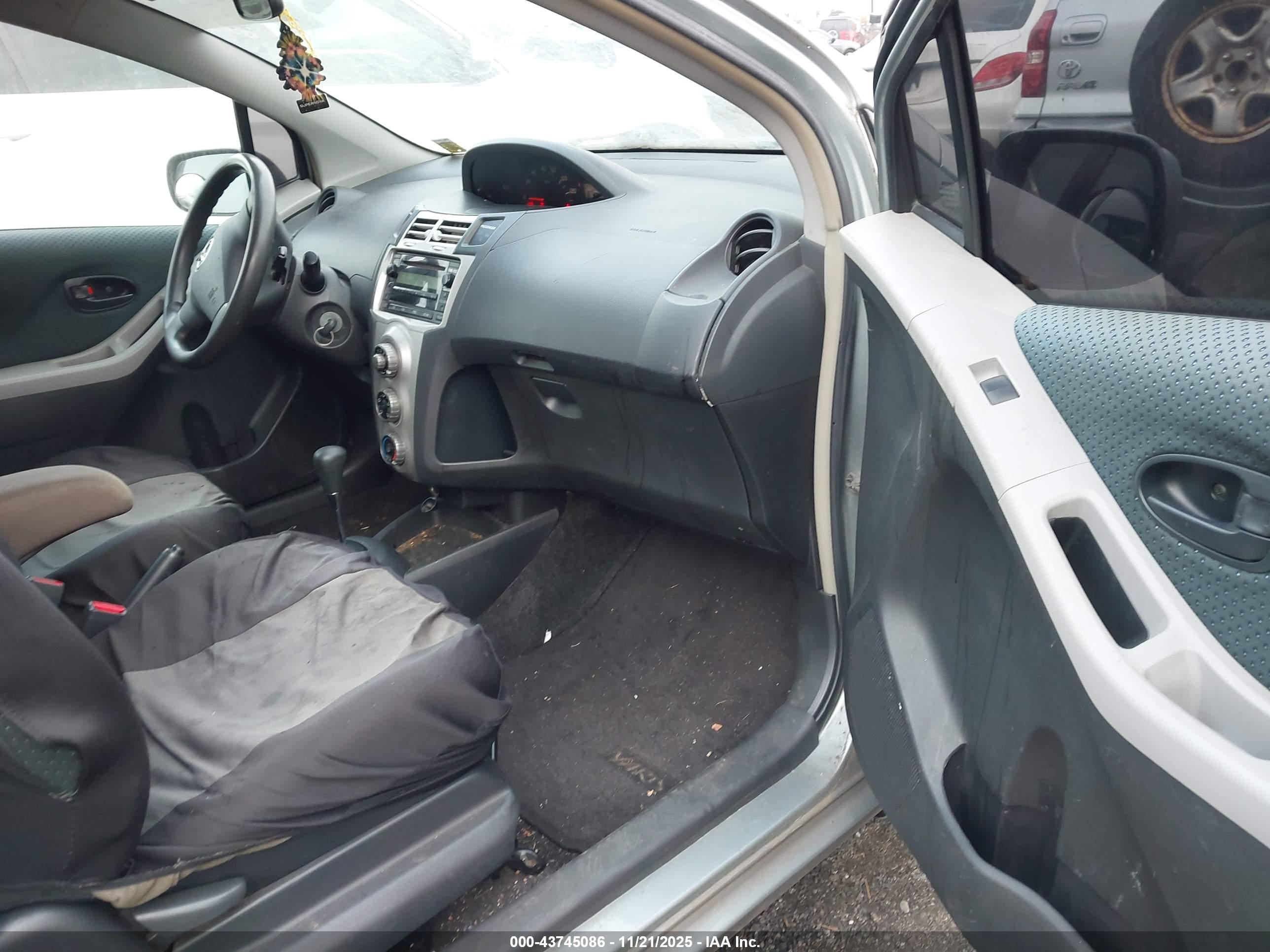 TOYOTA YARIS image 5