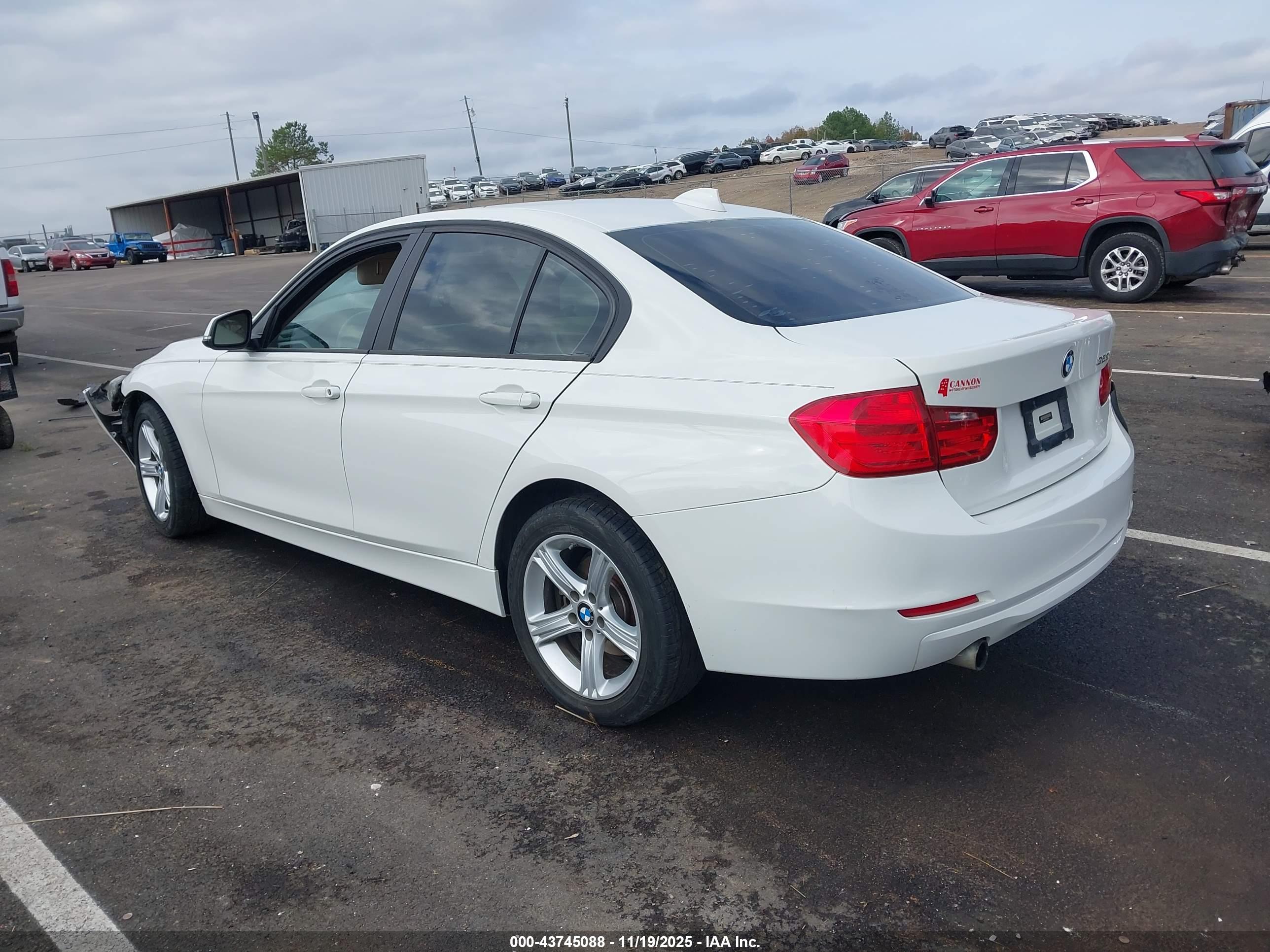 BMW 320I image 3