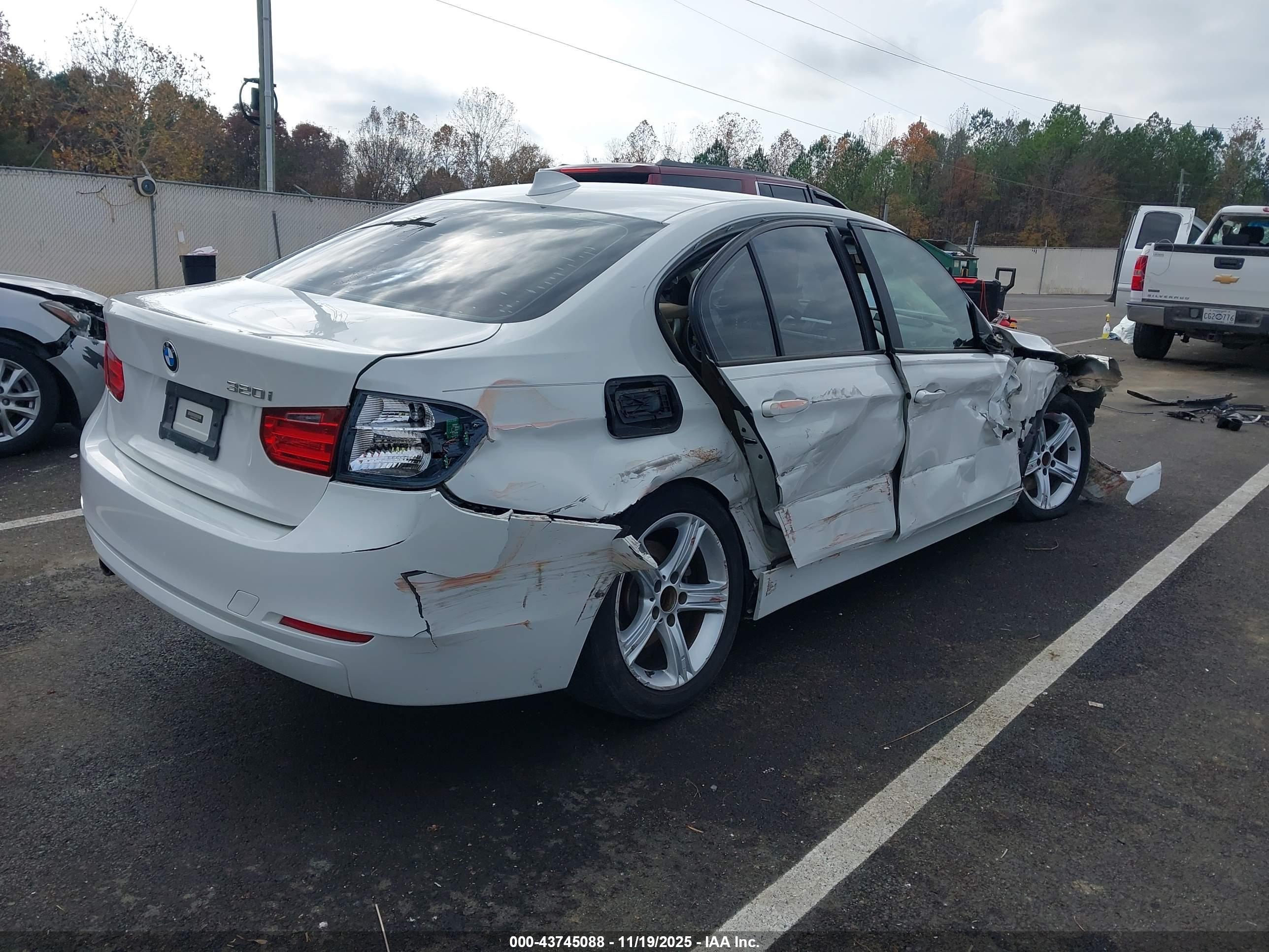 BMW 320I image 4