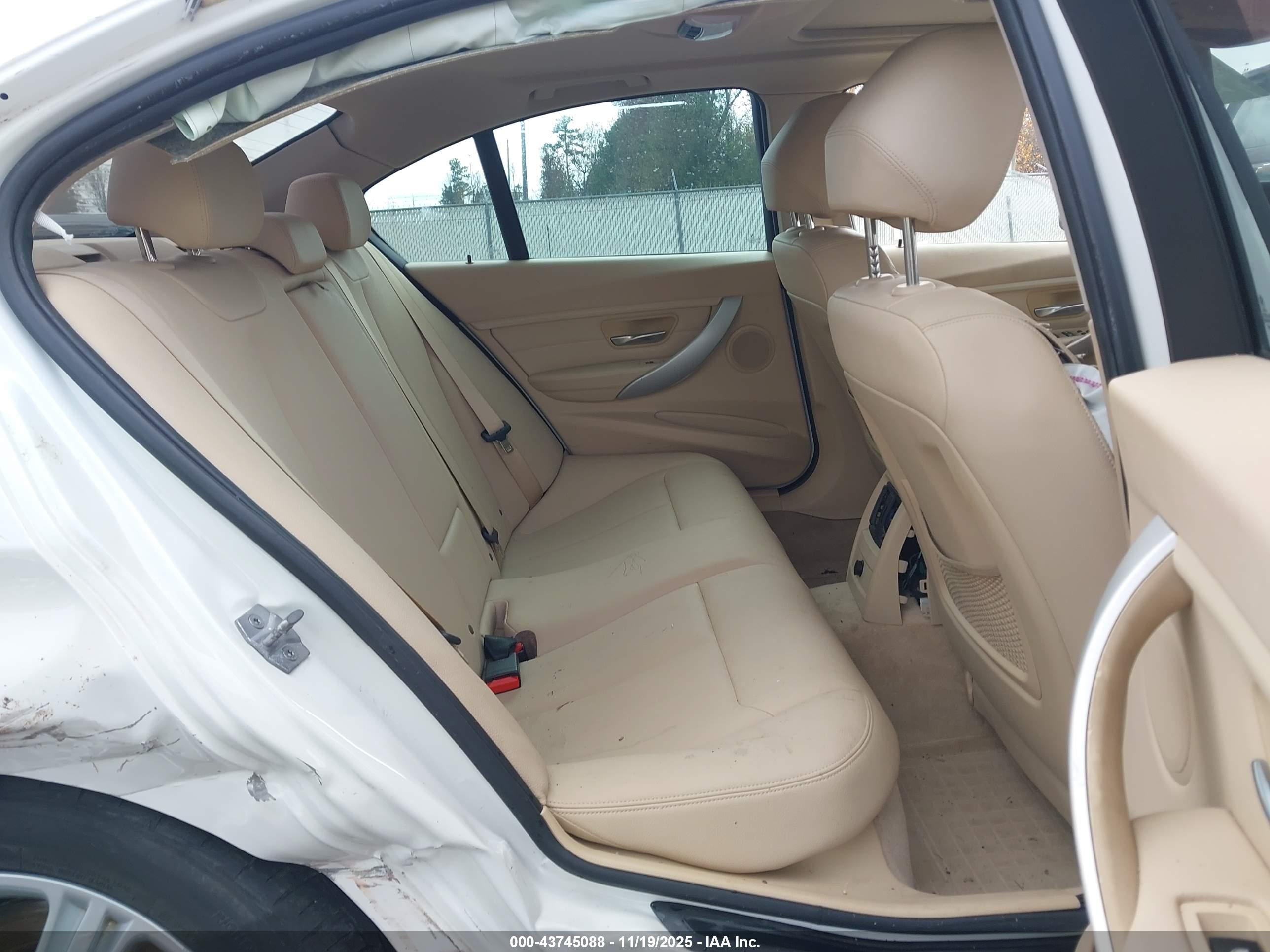 BMW 320I image 8