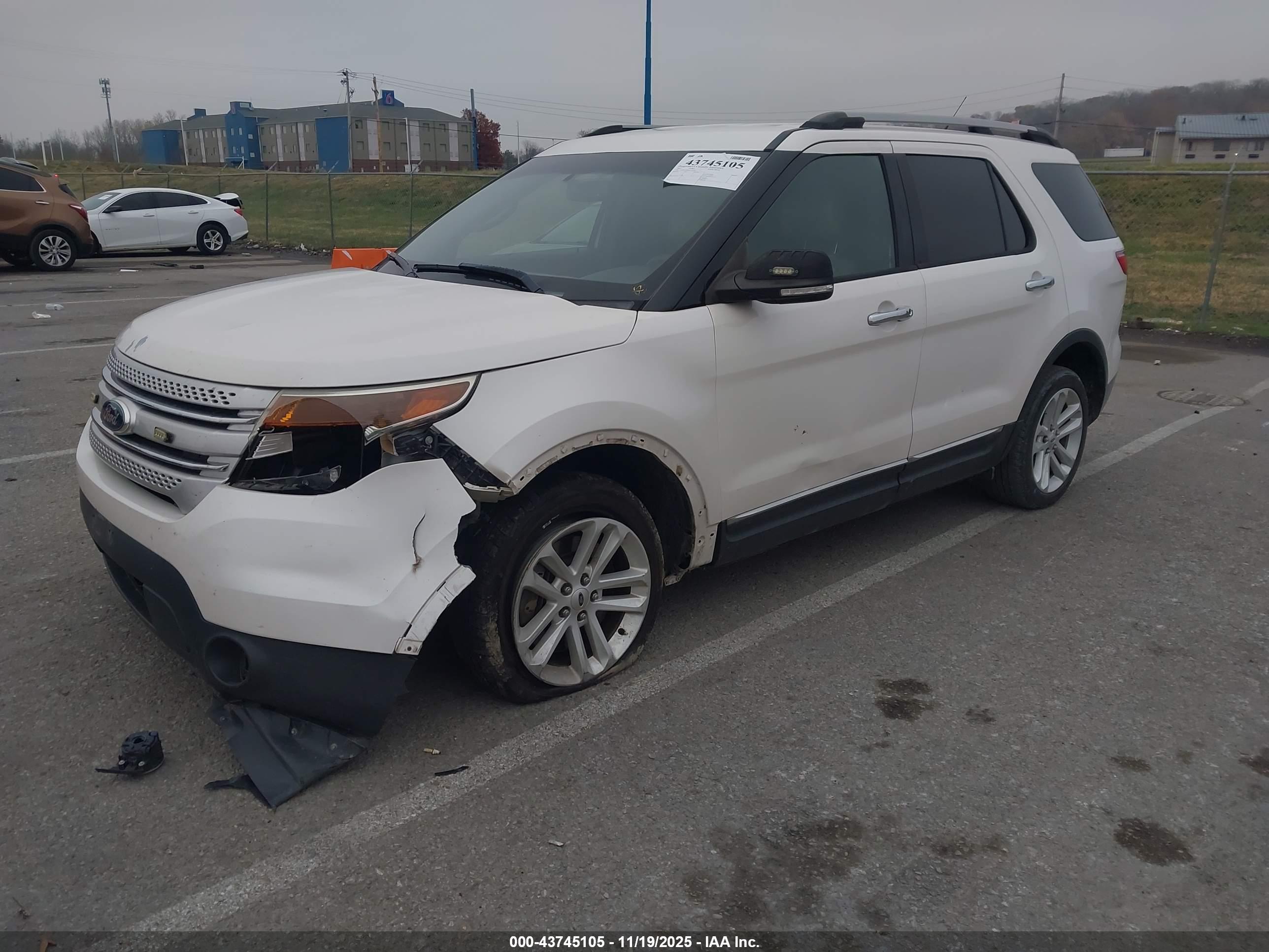 FORD EXPLORER image 2