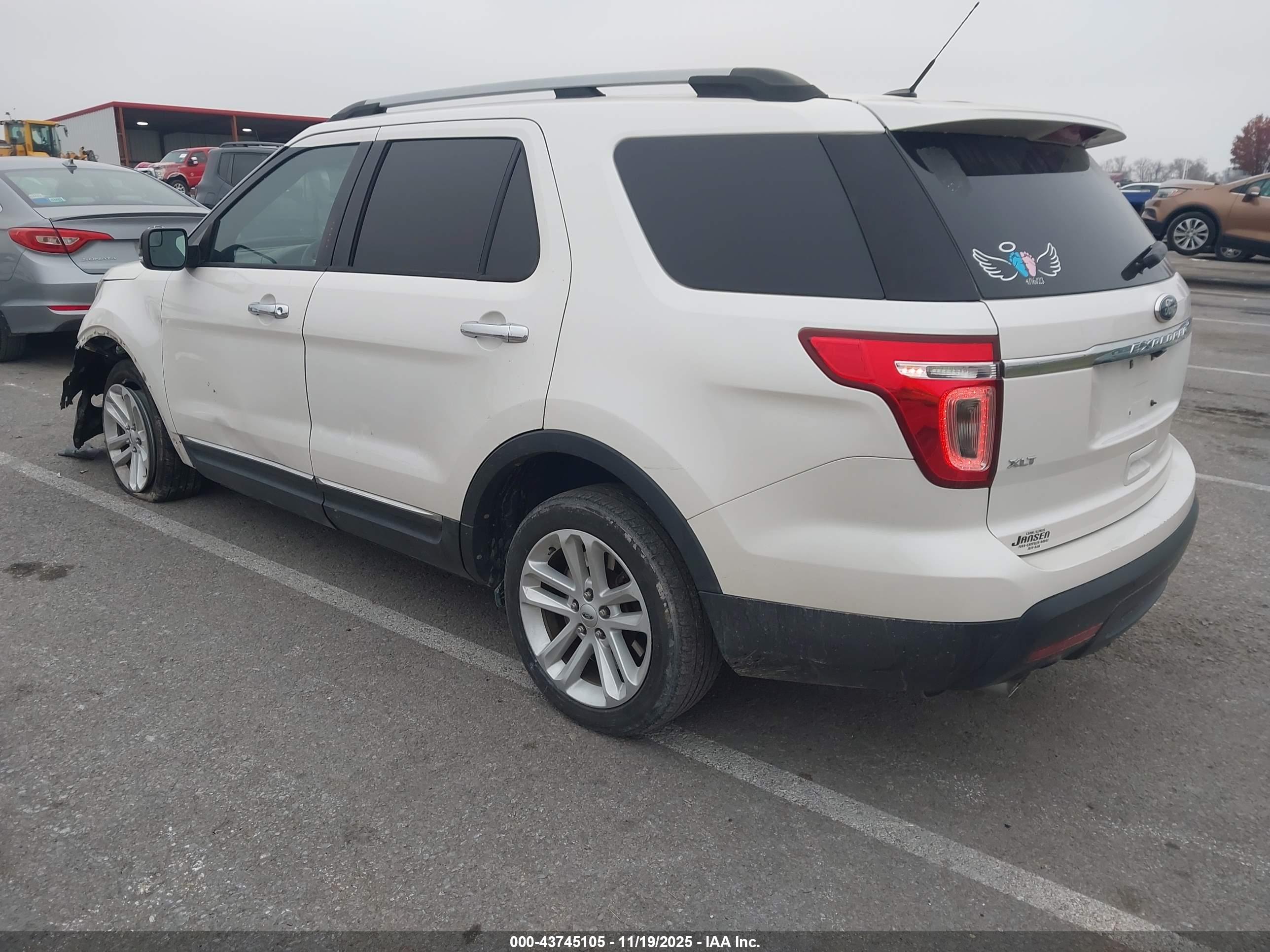 FORD EXPLORER image 3
