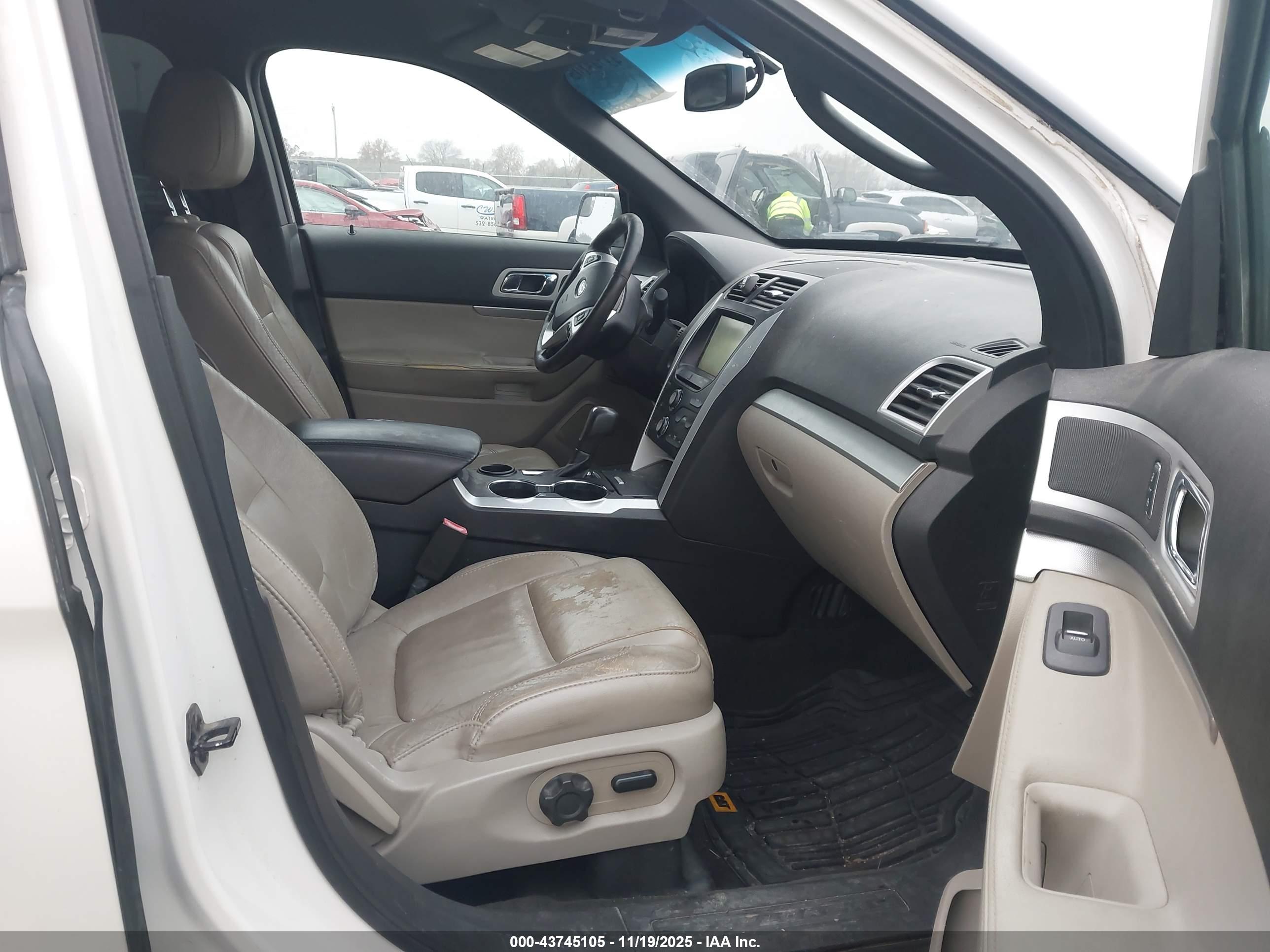 FORD EXPLORER image 5