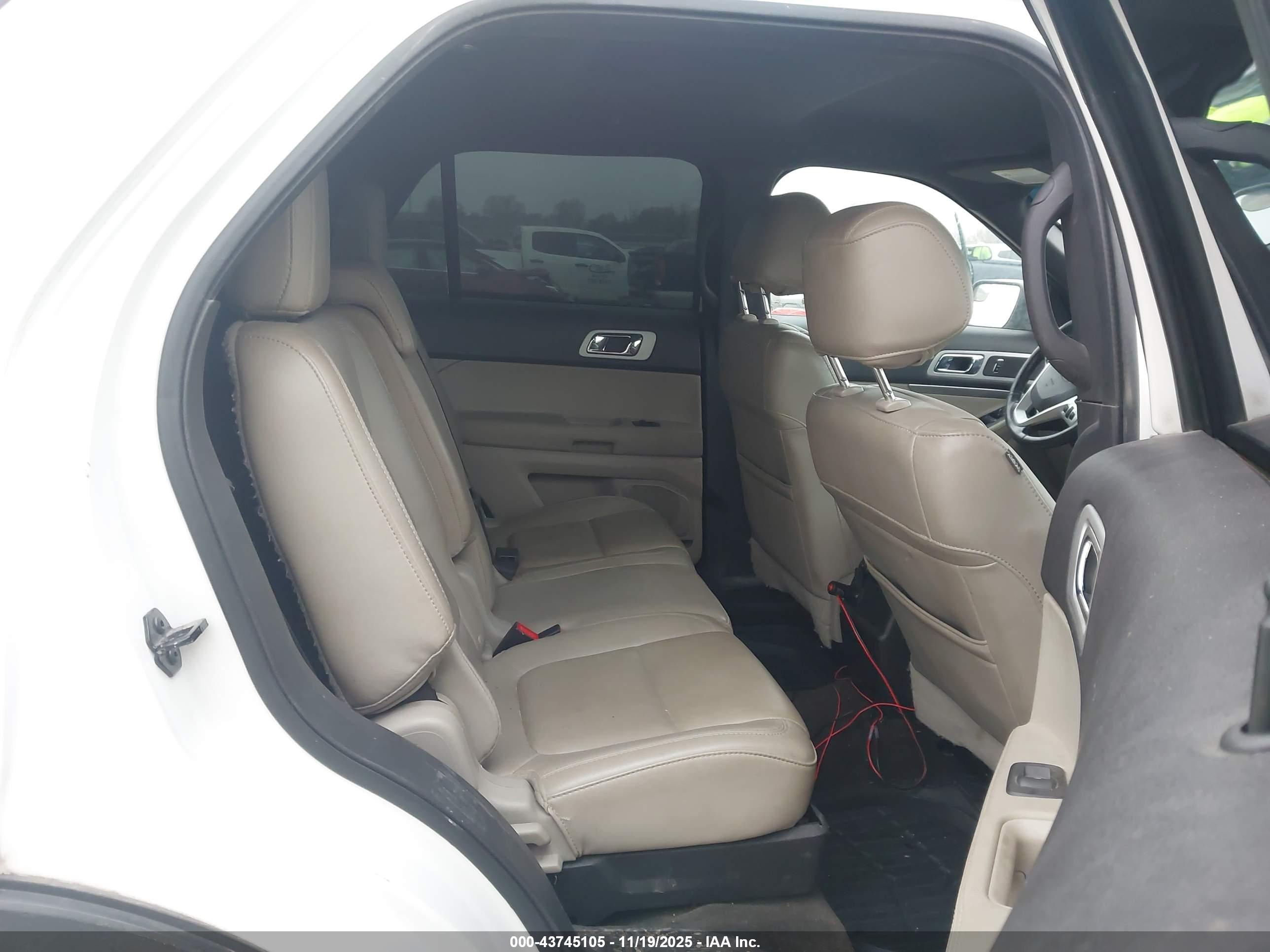 FORD EXPLORER image 8