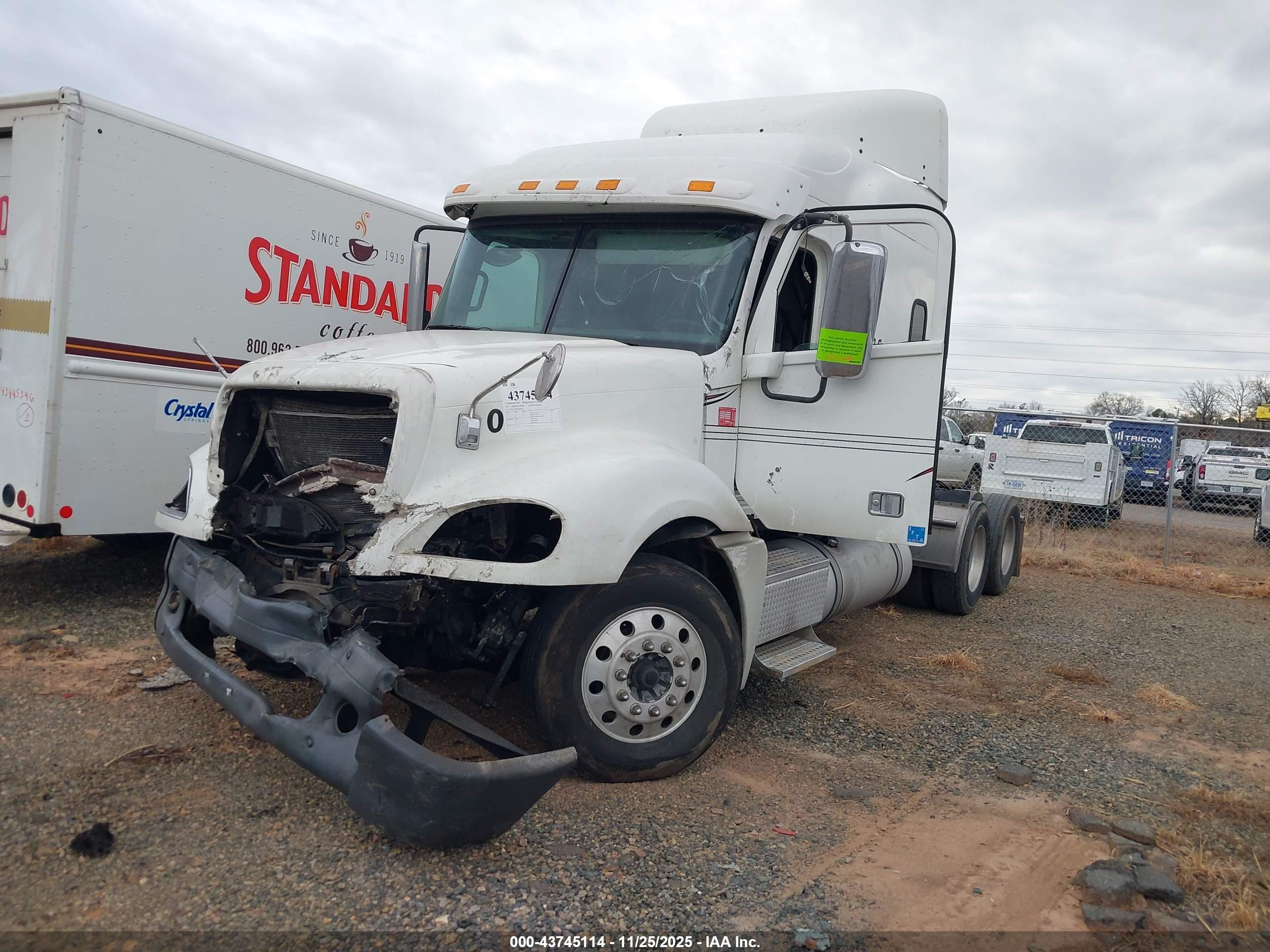 FREIGHTLINER CONVENTIONAL image 2