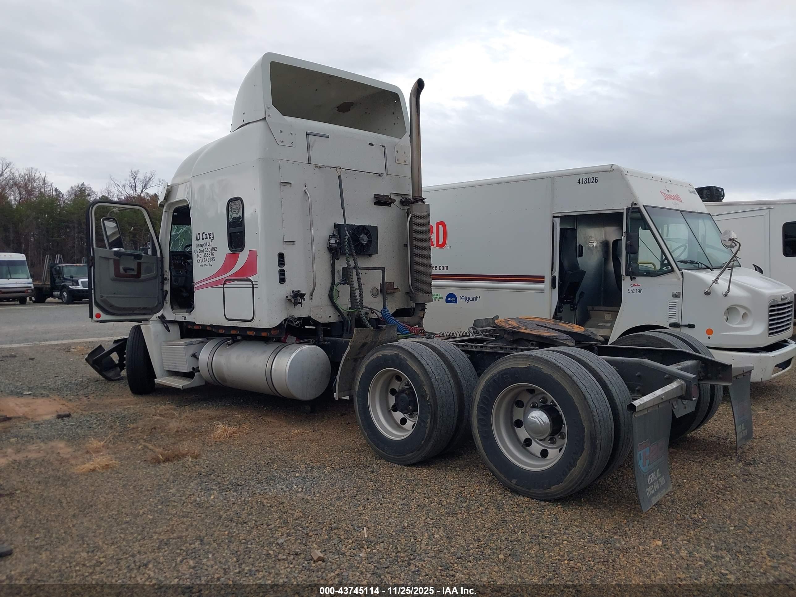 FREIGHTLINER CONVENTIONAL image 3