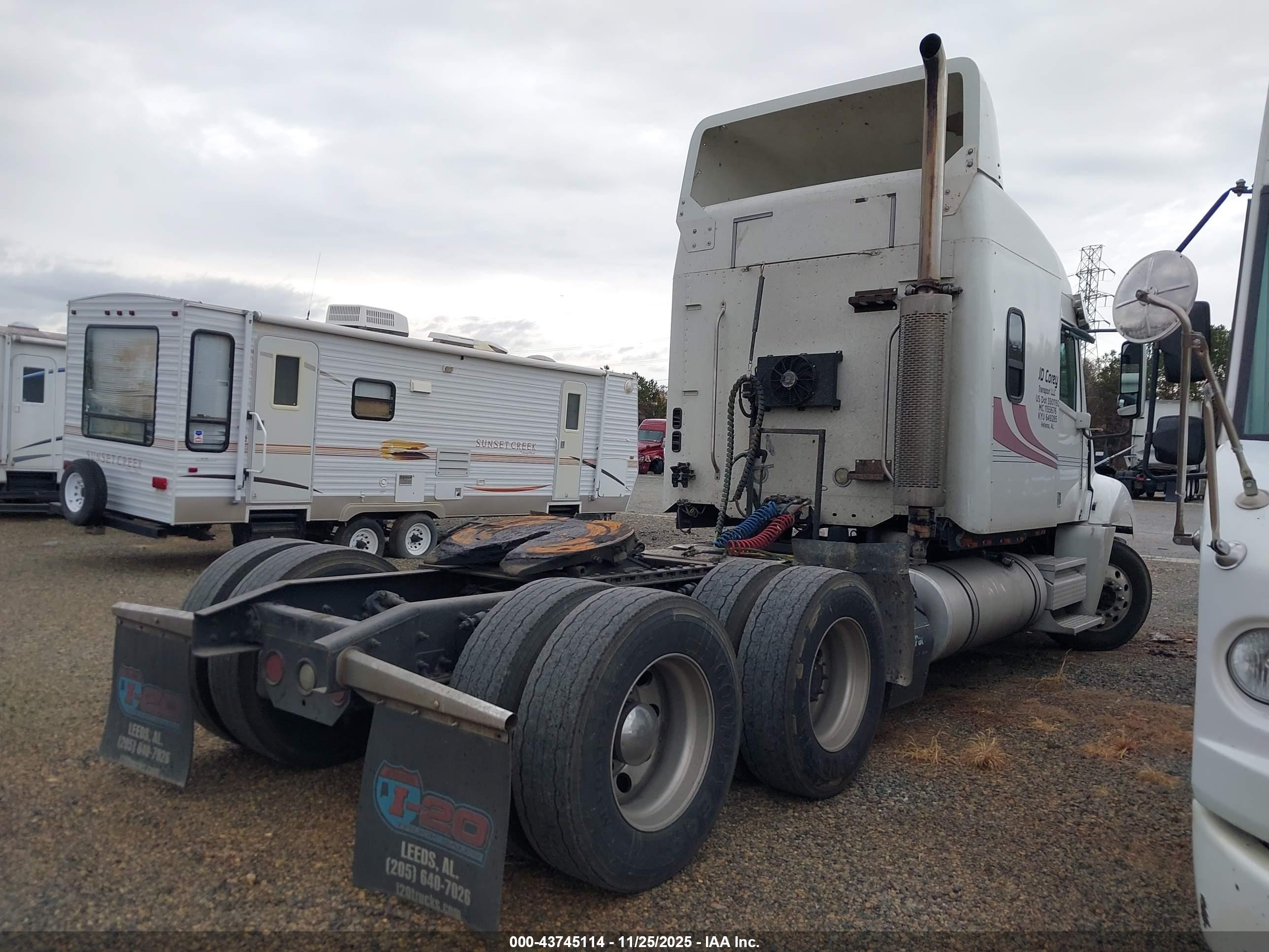 FREIGHTLINER CONVENTIONAL image 4