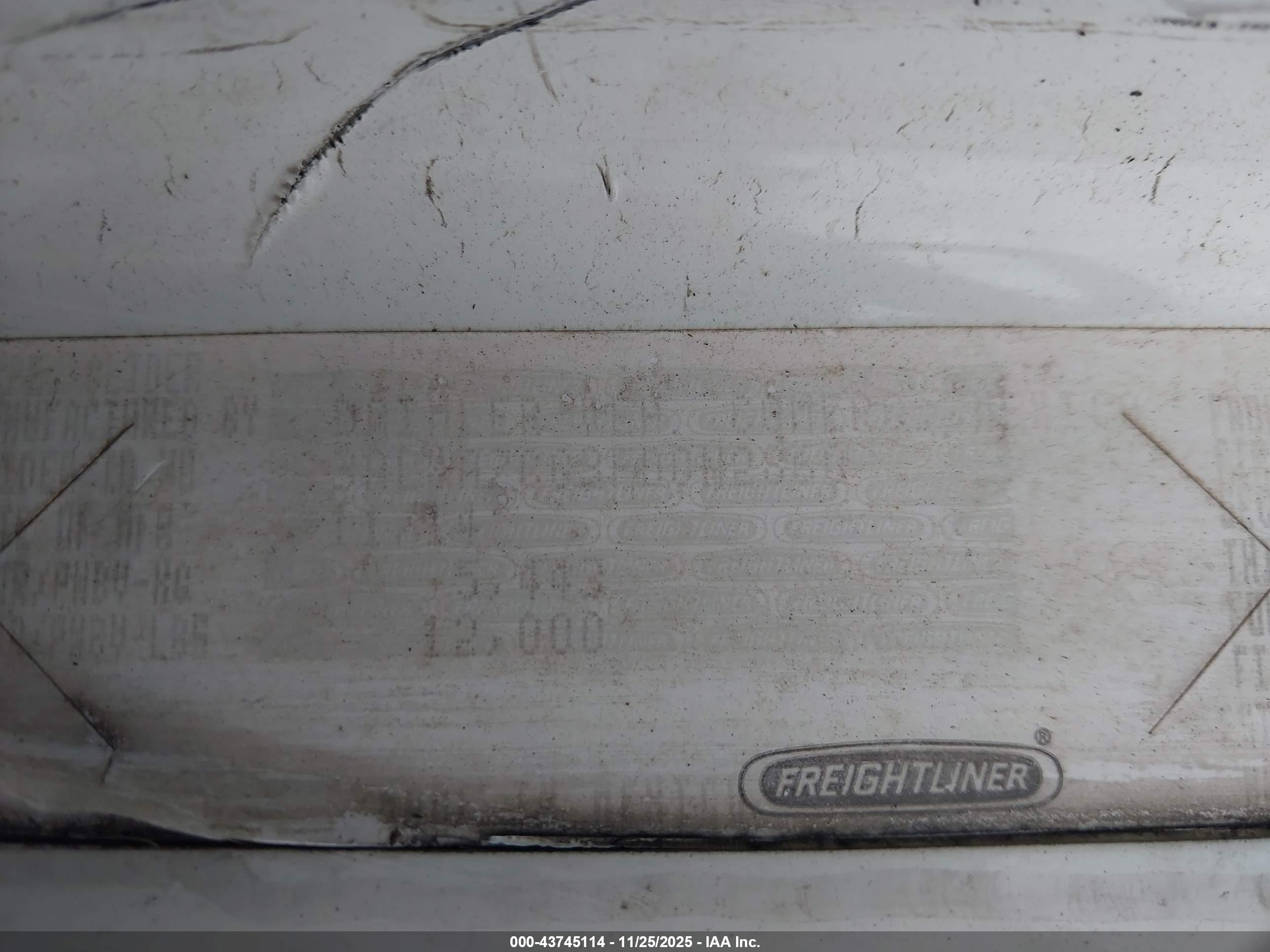FREIGHTLINER CONVENTIONAL image 9