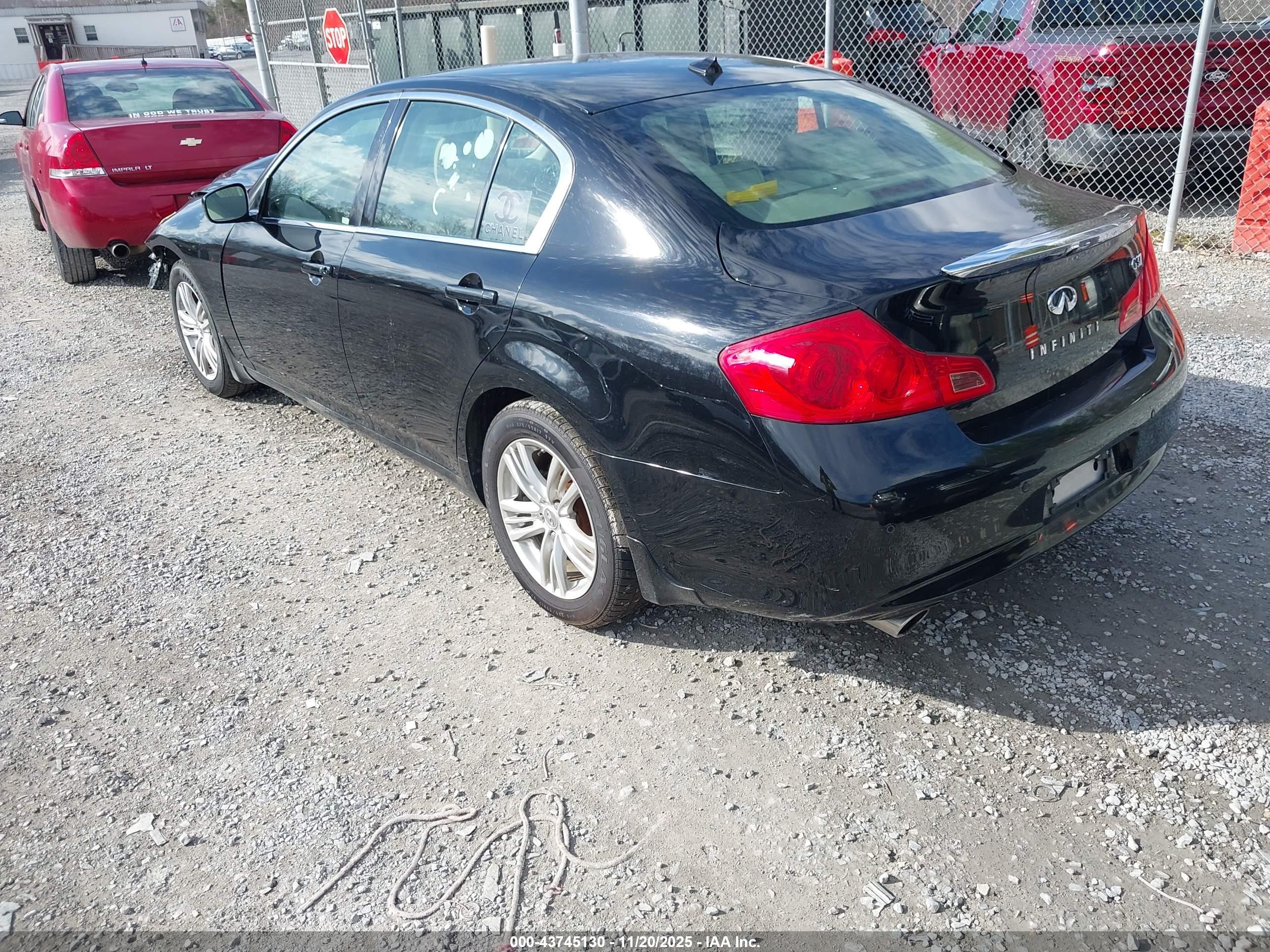 INFINITI G37 image 3