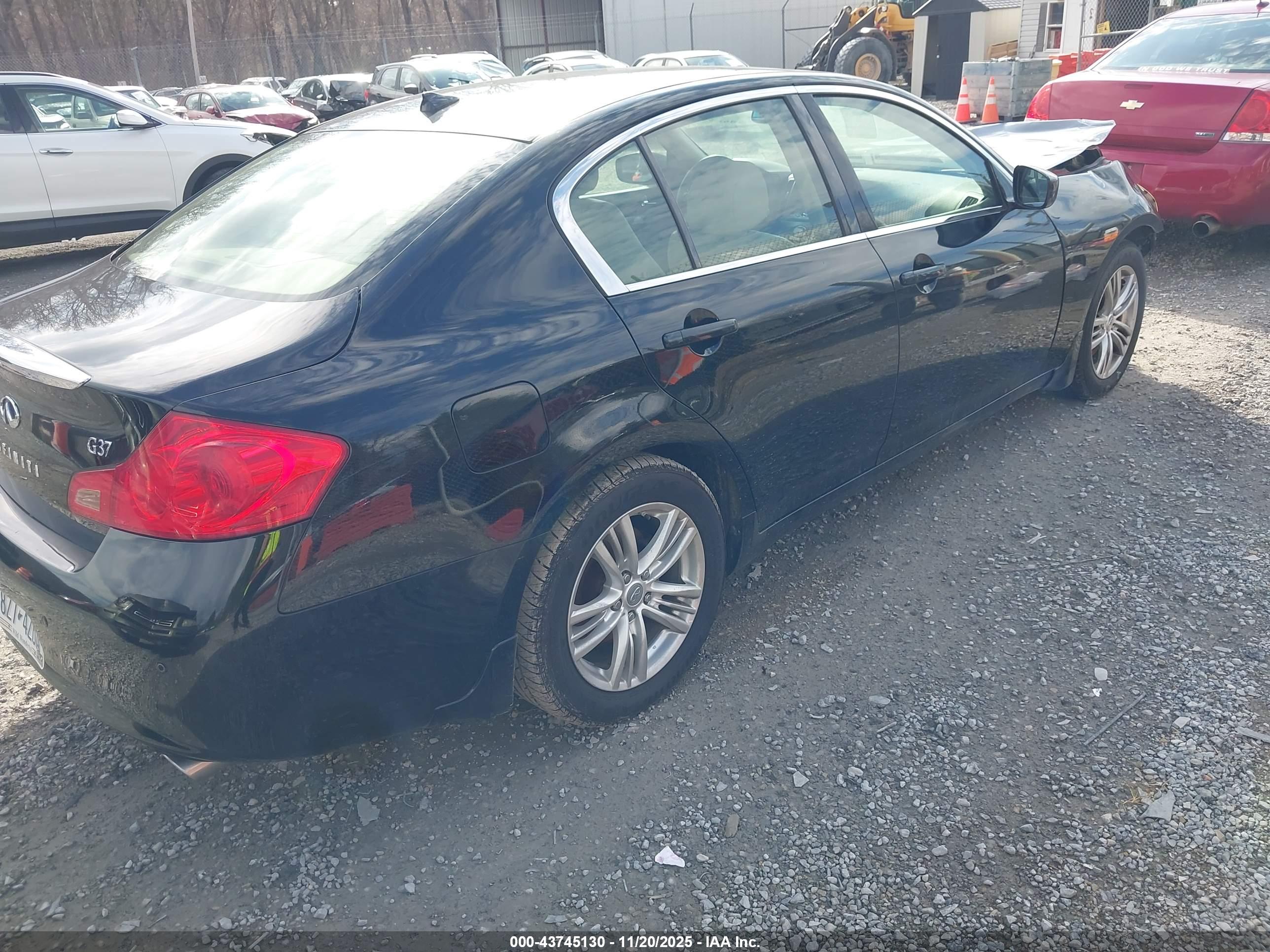 INFINITI G37 image 4