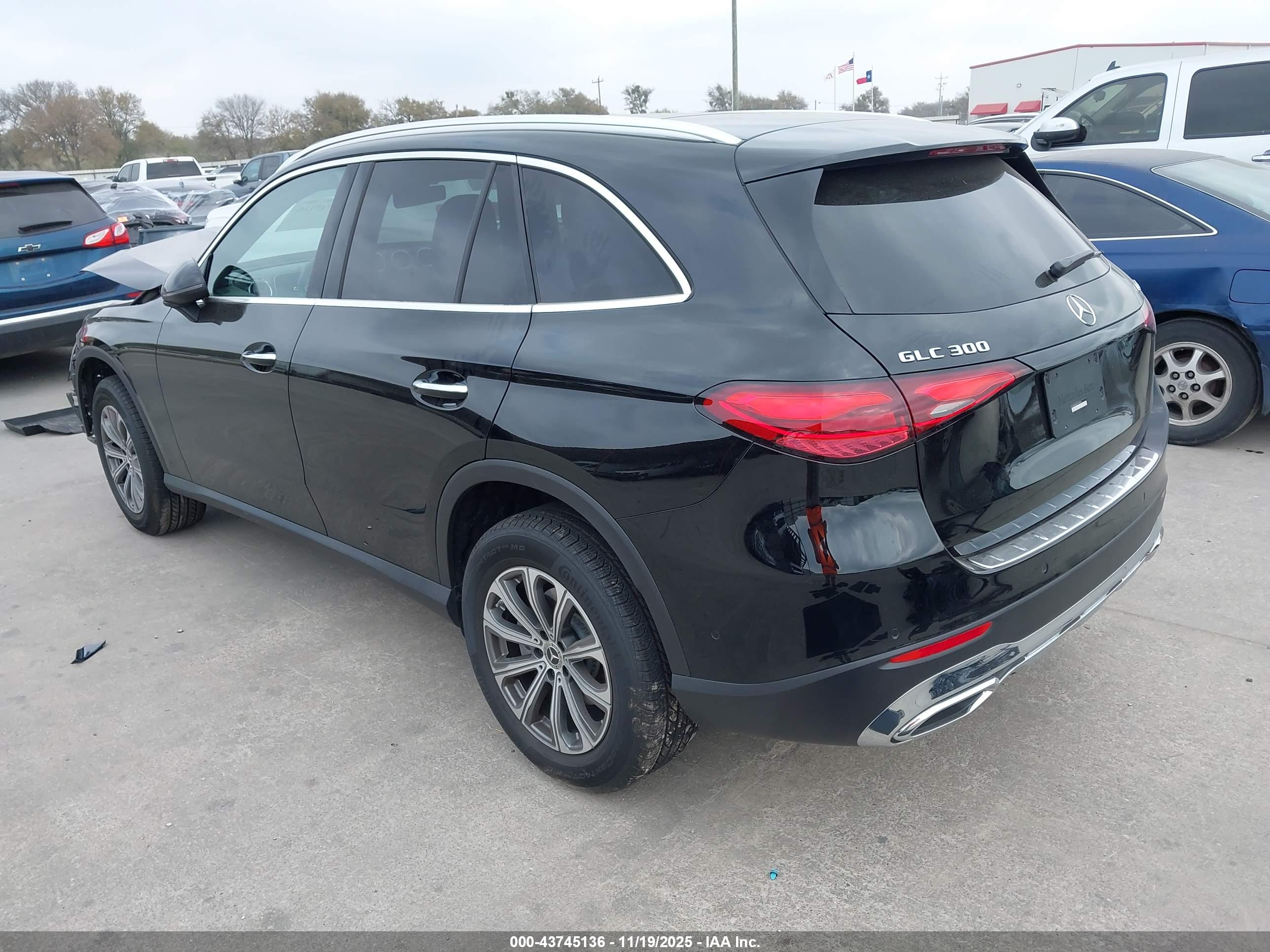 MERCEDES-BENZ GLC image 3