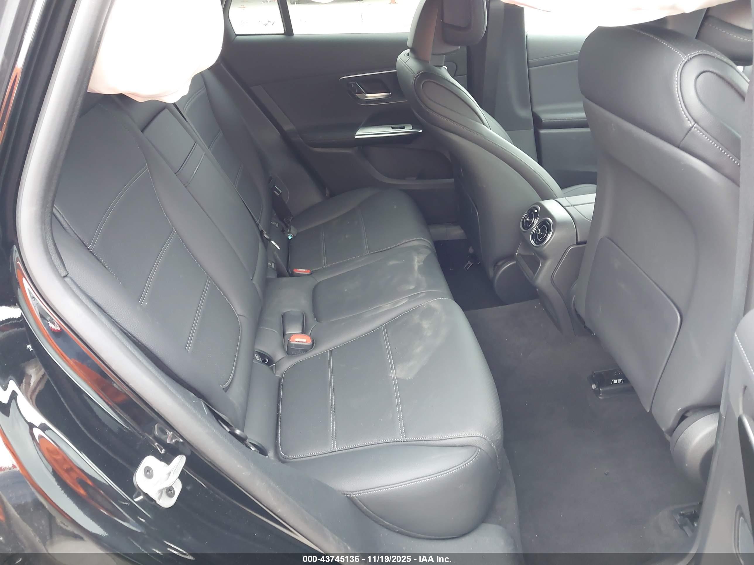 MERCEDES-BENZ GLC image 8