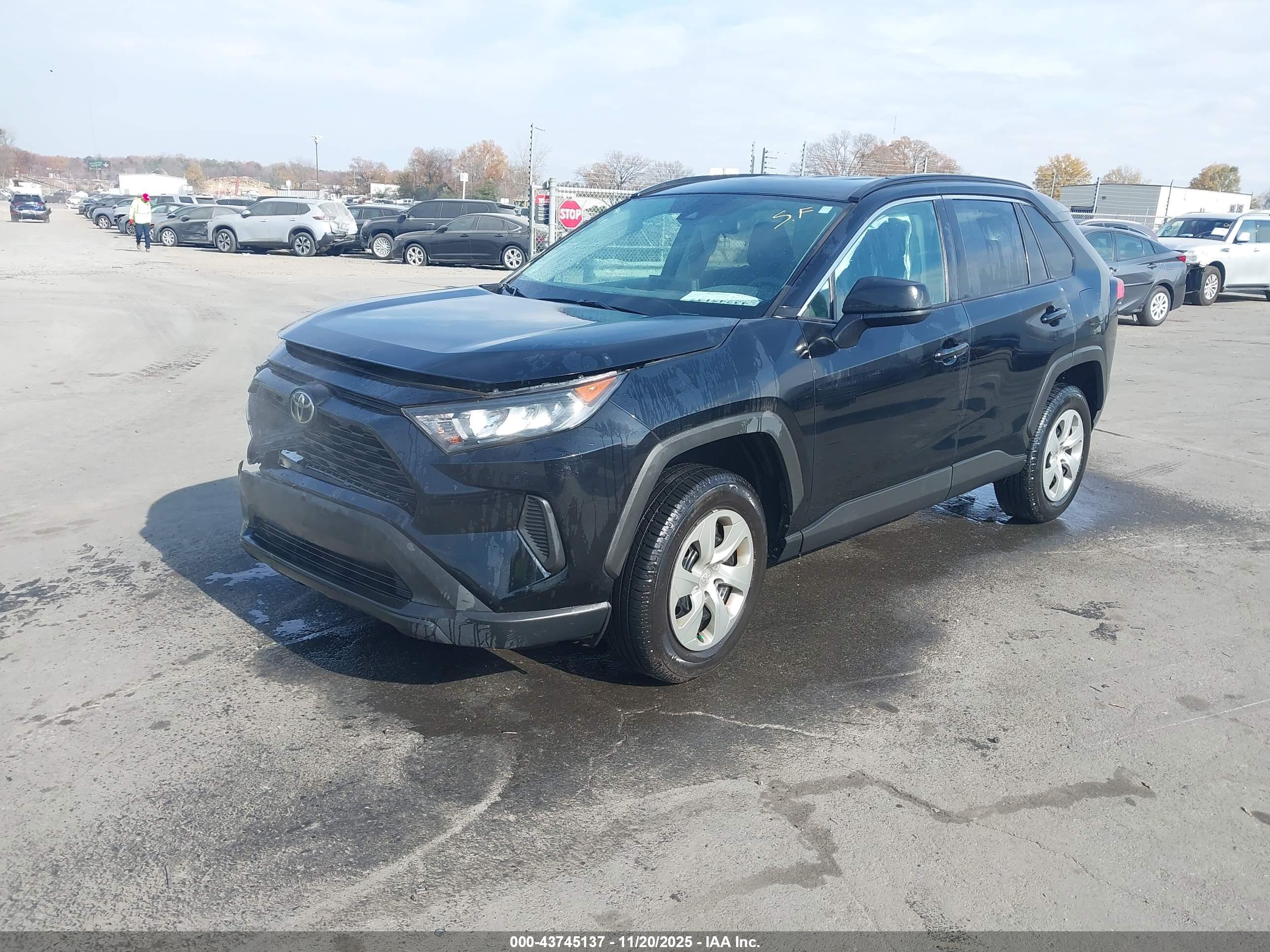 TOYOTA RAV4 image 2