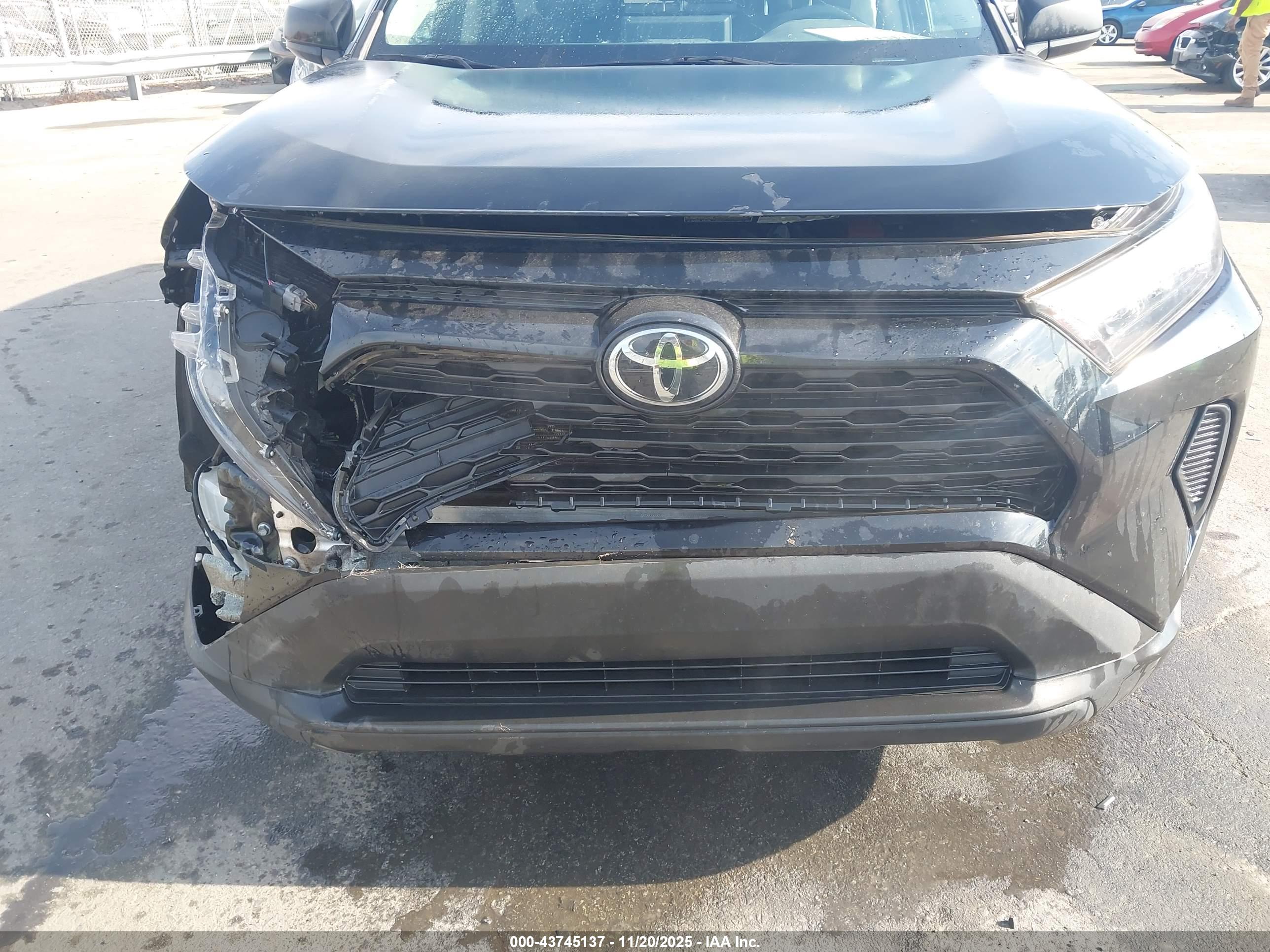 TOYOTA RAV4 image 6