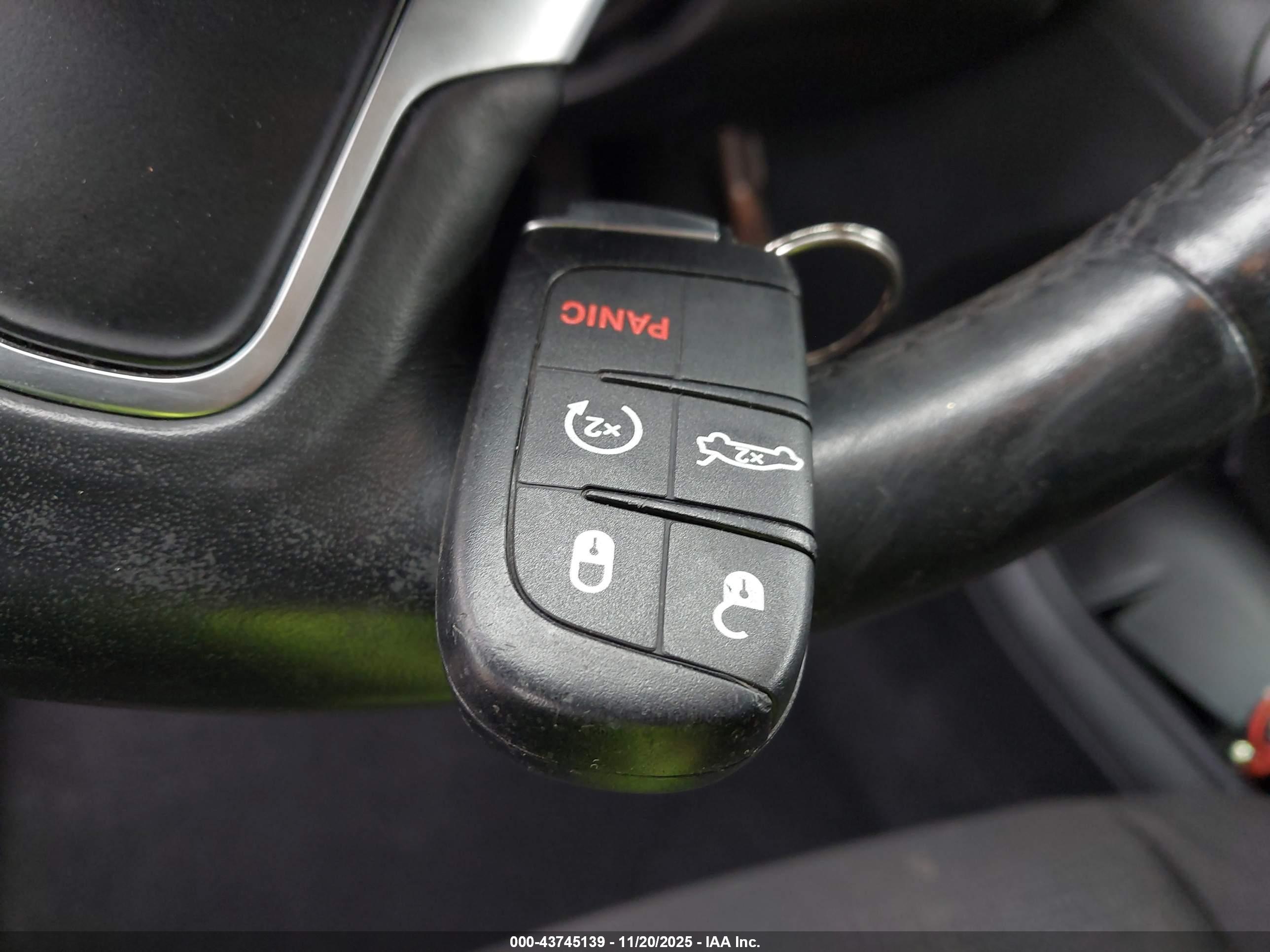 CHRYSLER 200 image 11