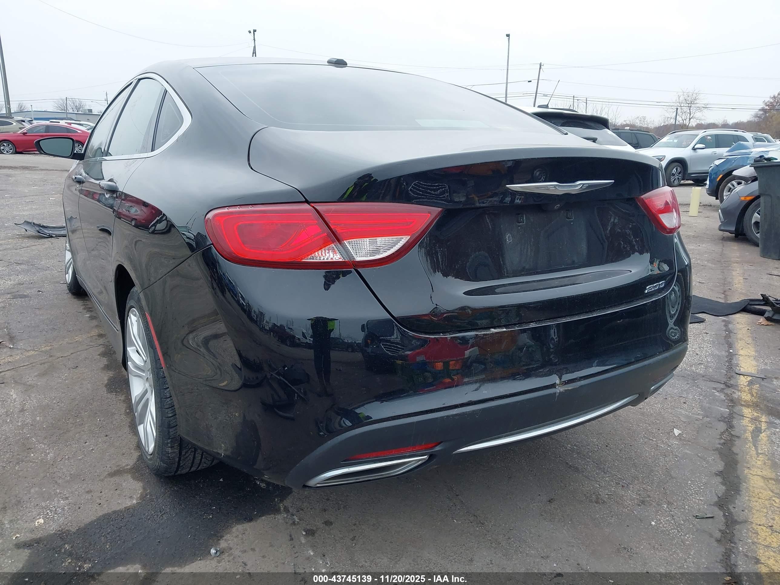 CHRYSLER 200 image 3