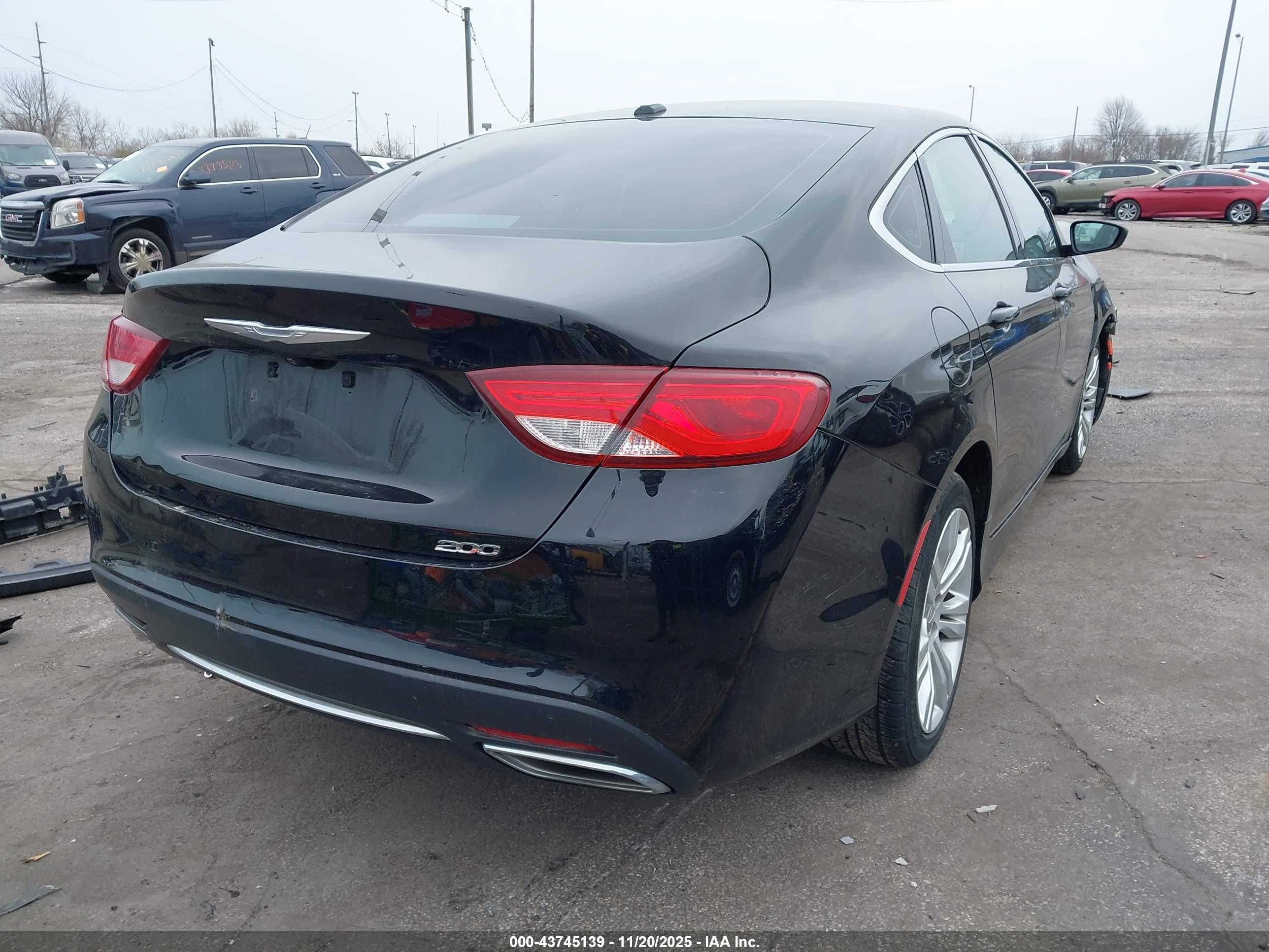 CHRYSLER 200 image 4