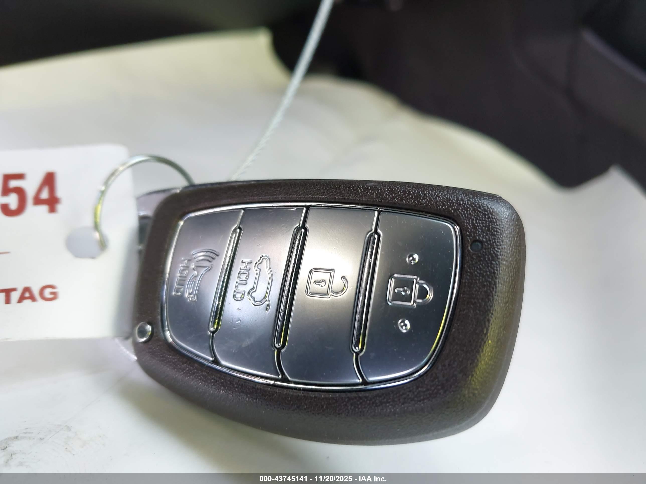 HYUNDAI TUCSON image 11
