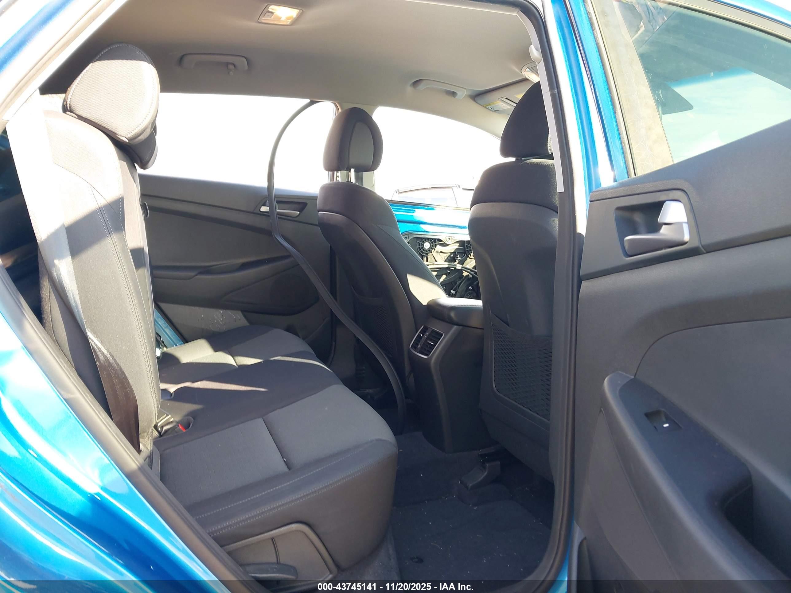 HYUNDAI TUCSON image 8
