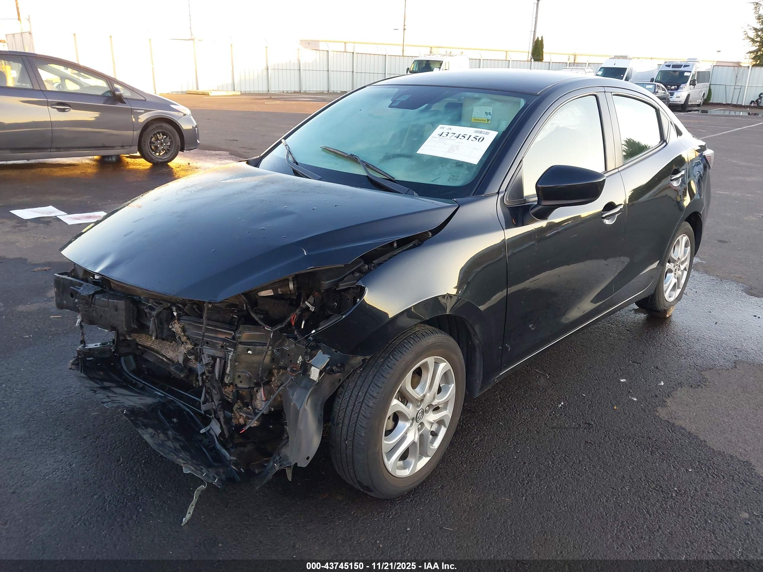 TOYOTA YARIS image 2