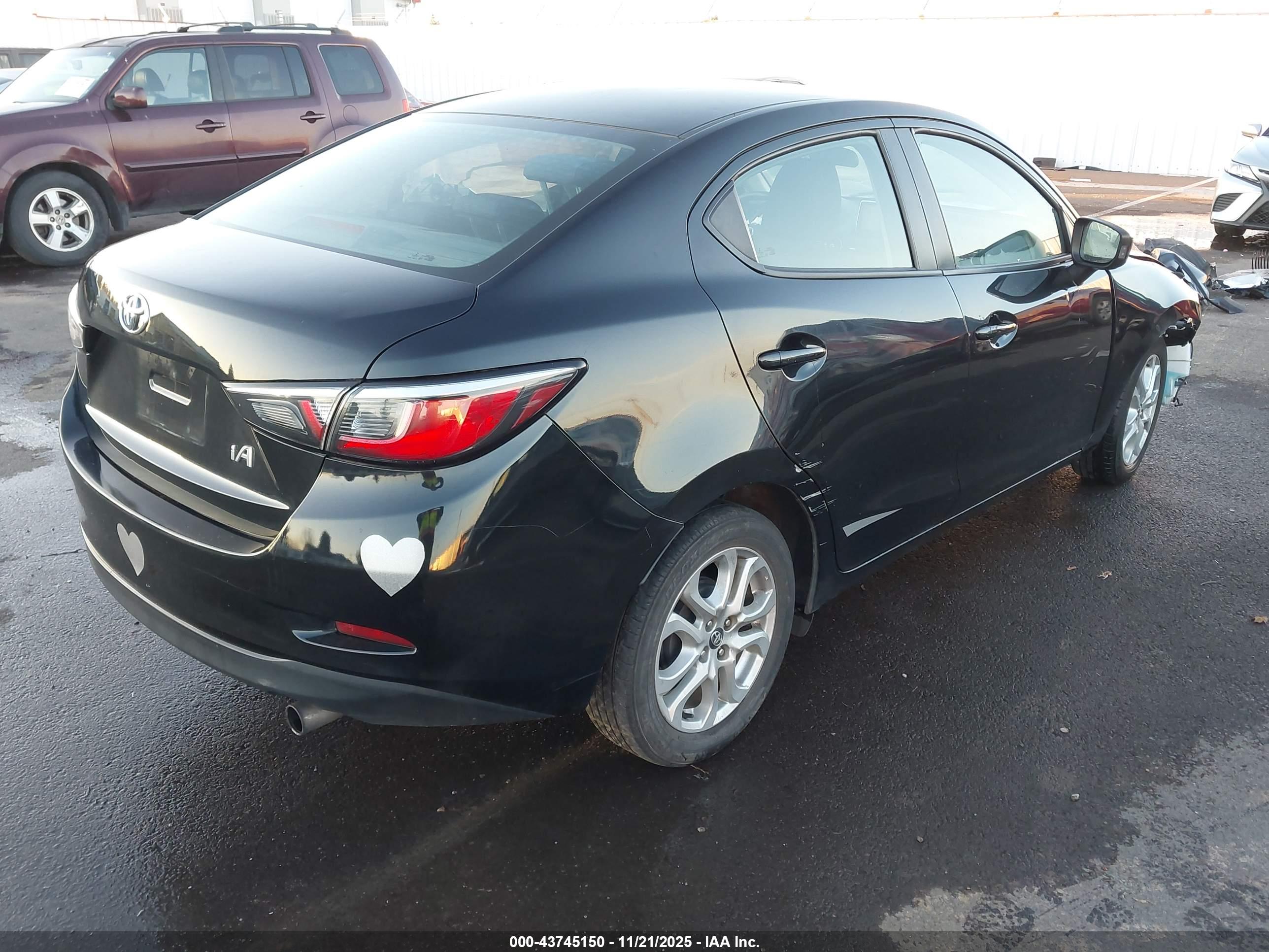 TOYOTA YARIS image 4