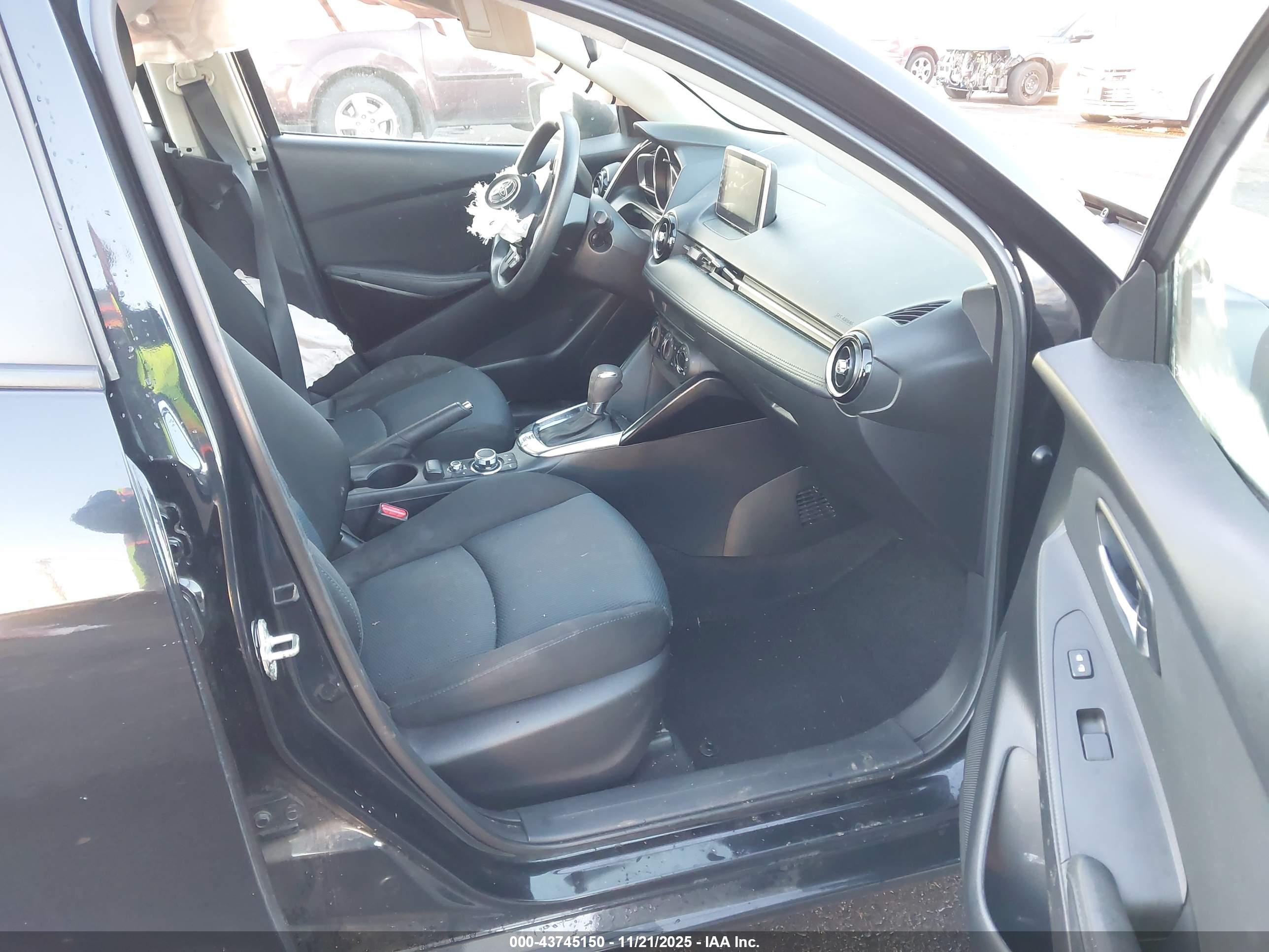 TOYOTA YARIS image 5