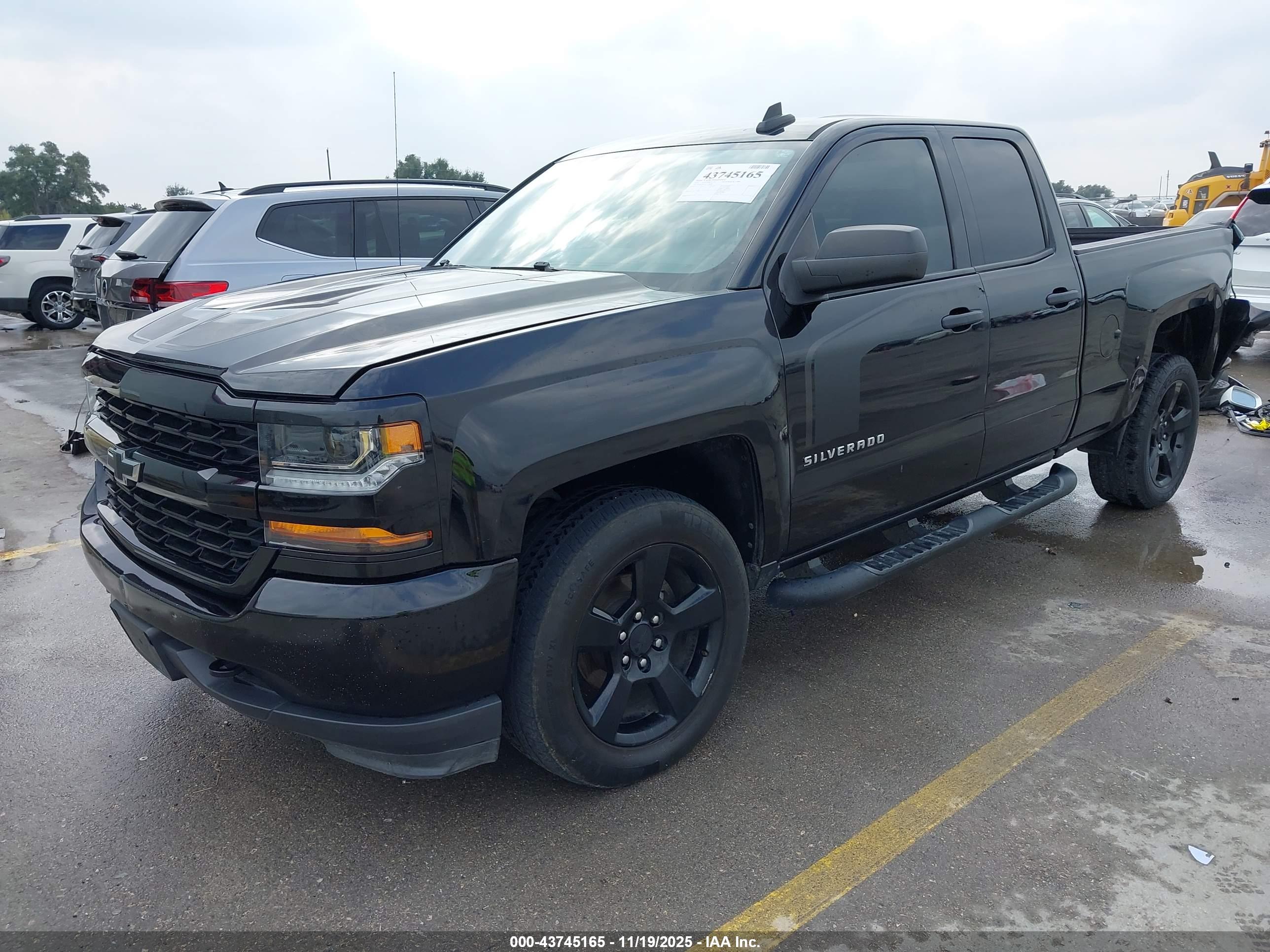 CHEVROLET SILVERADO image 2