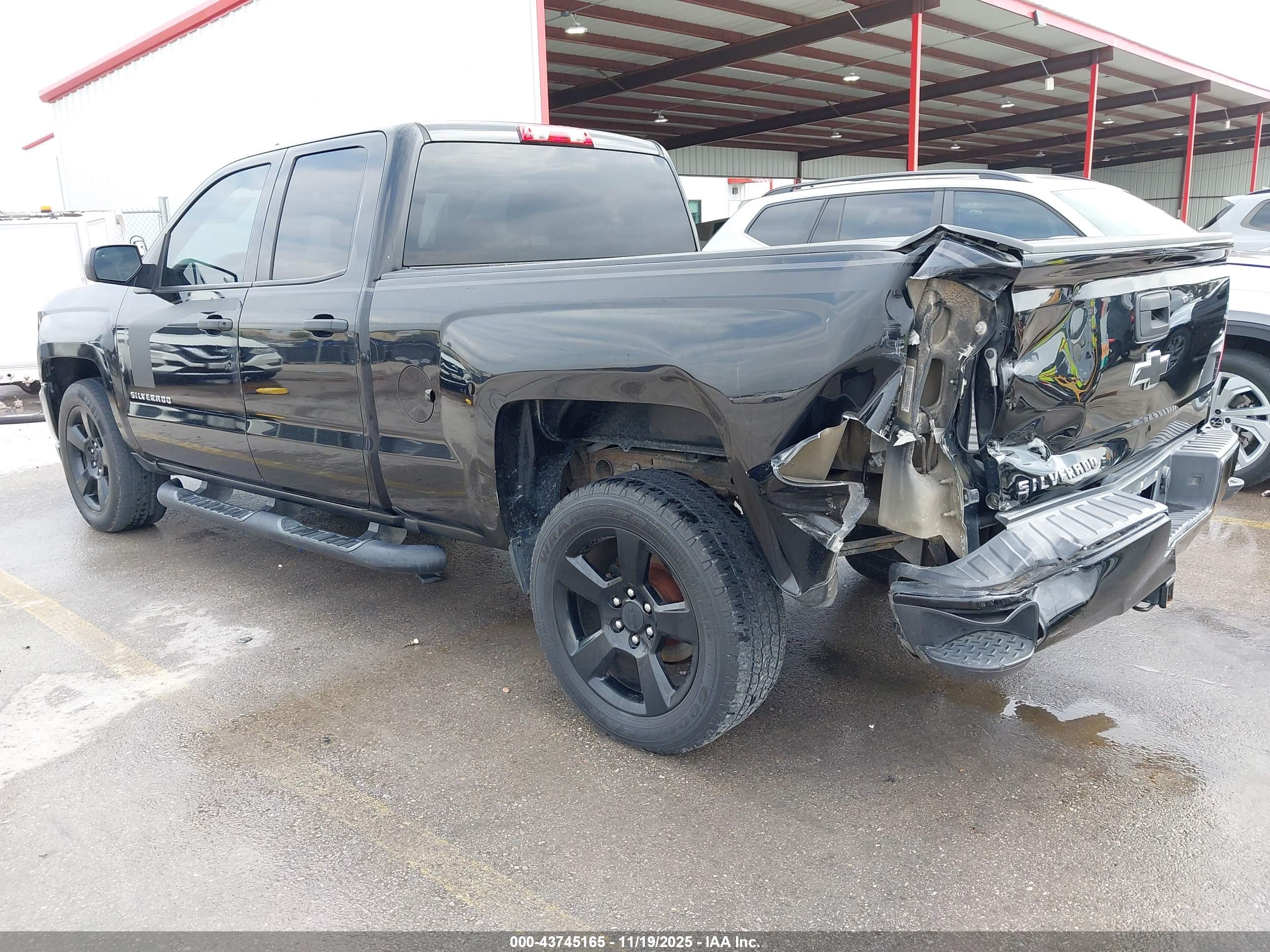 CHEVROLET SILVERADO image 3