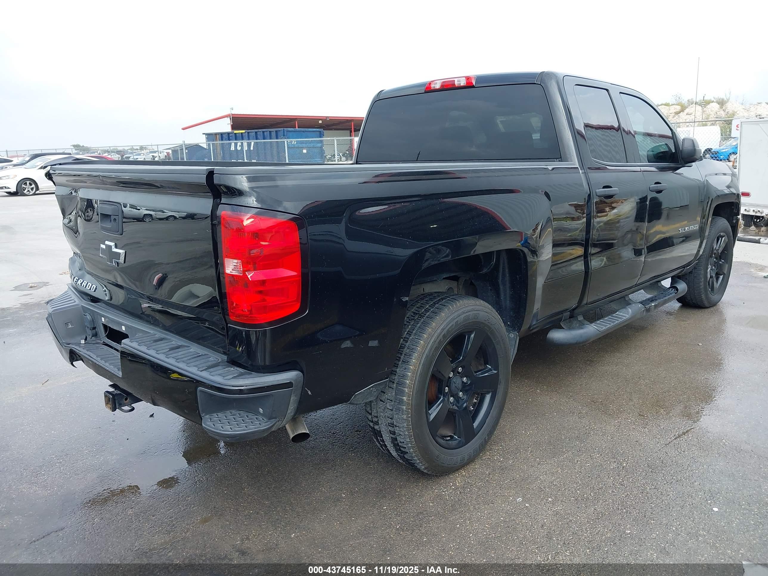 CHEVROLET SILVERADO image 4