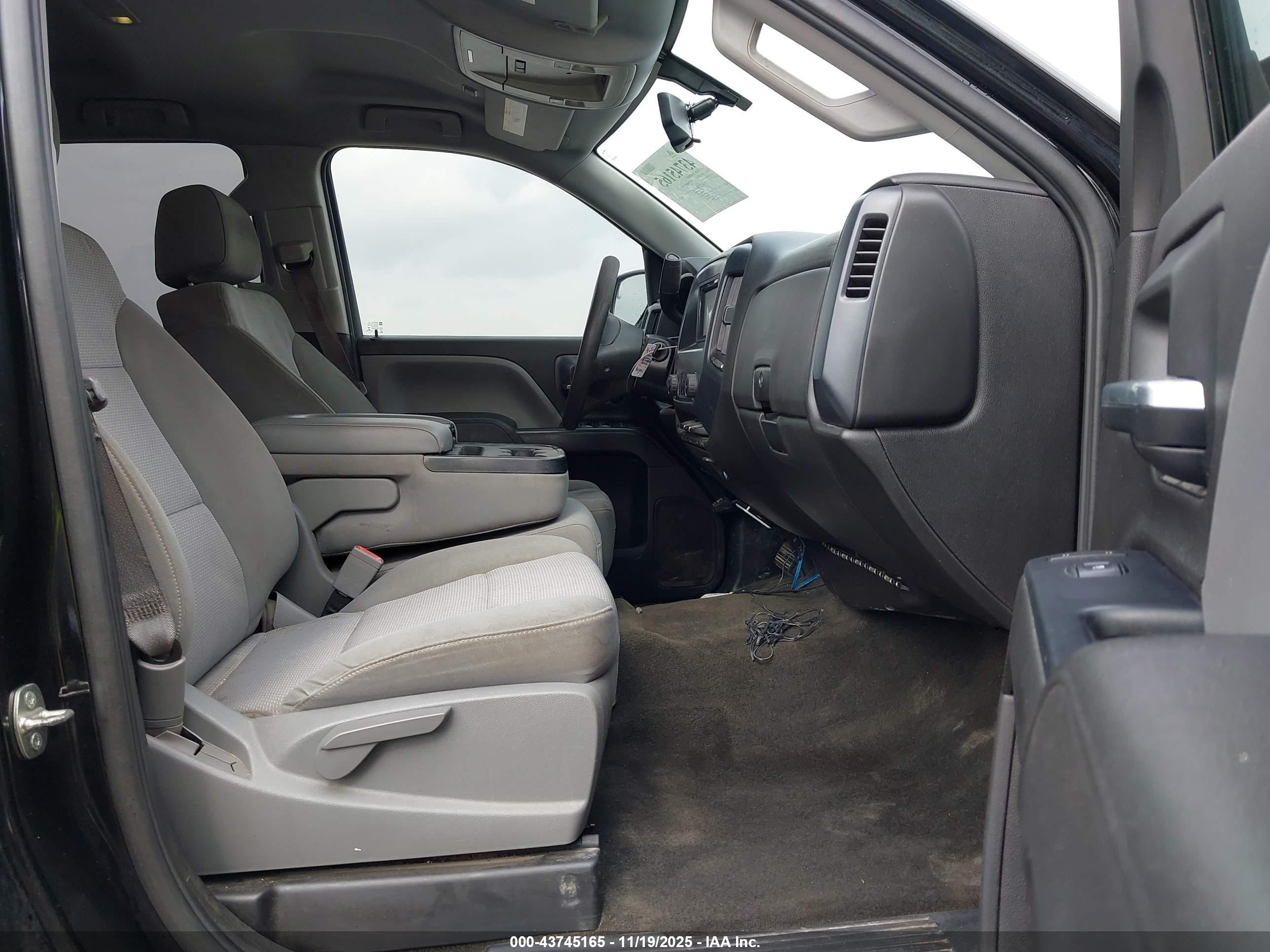 CHEVROLET SILVERADO image 5