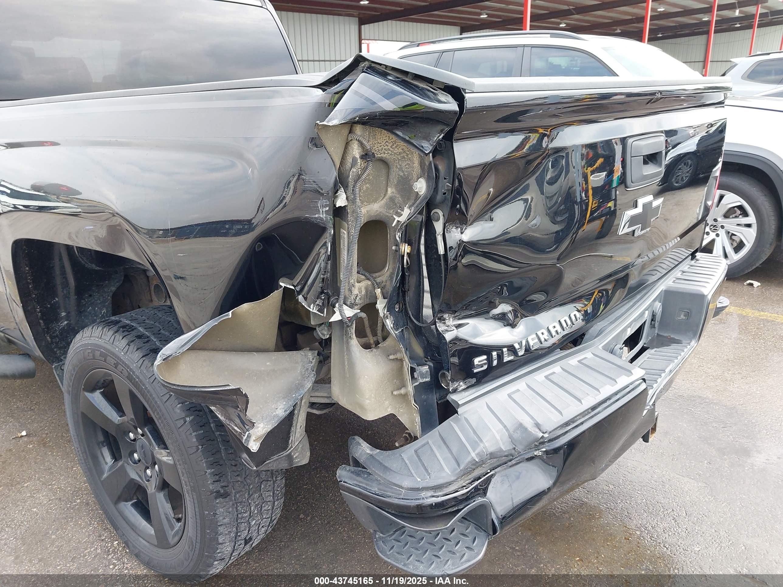 CHEVROLET SILVERADO image 6