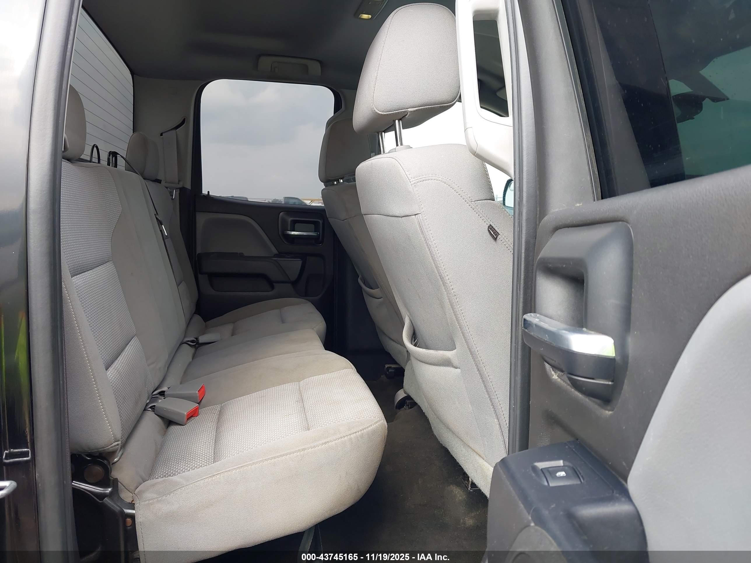 CHEVROLET SILVERADO image 8