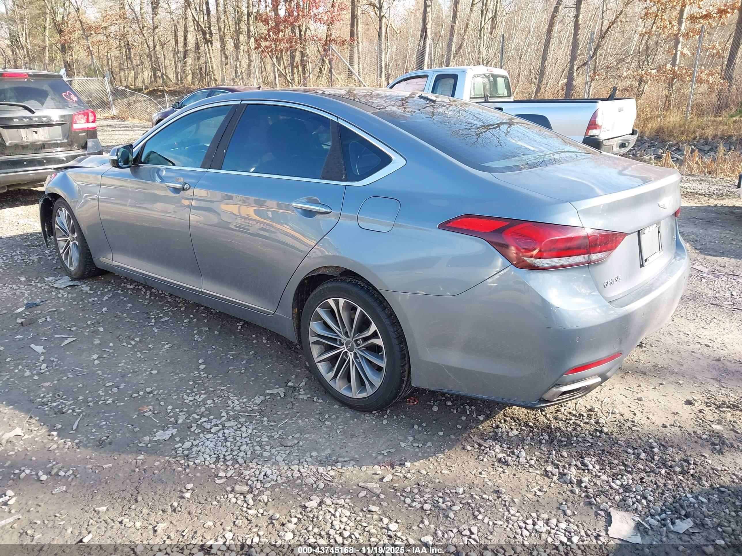 HYUNDAI GENESIS image 3