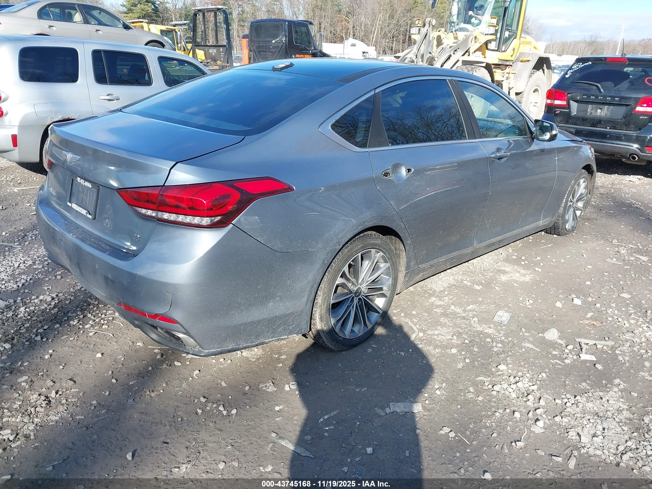 HYUNDAI GENESIS image 4