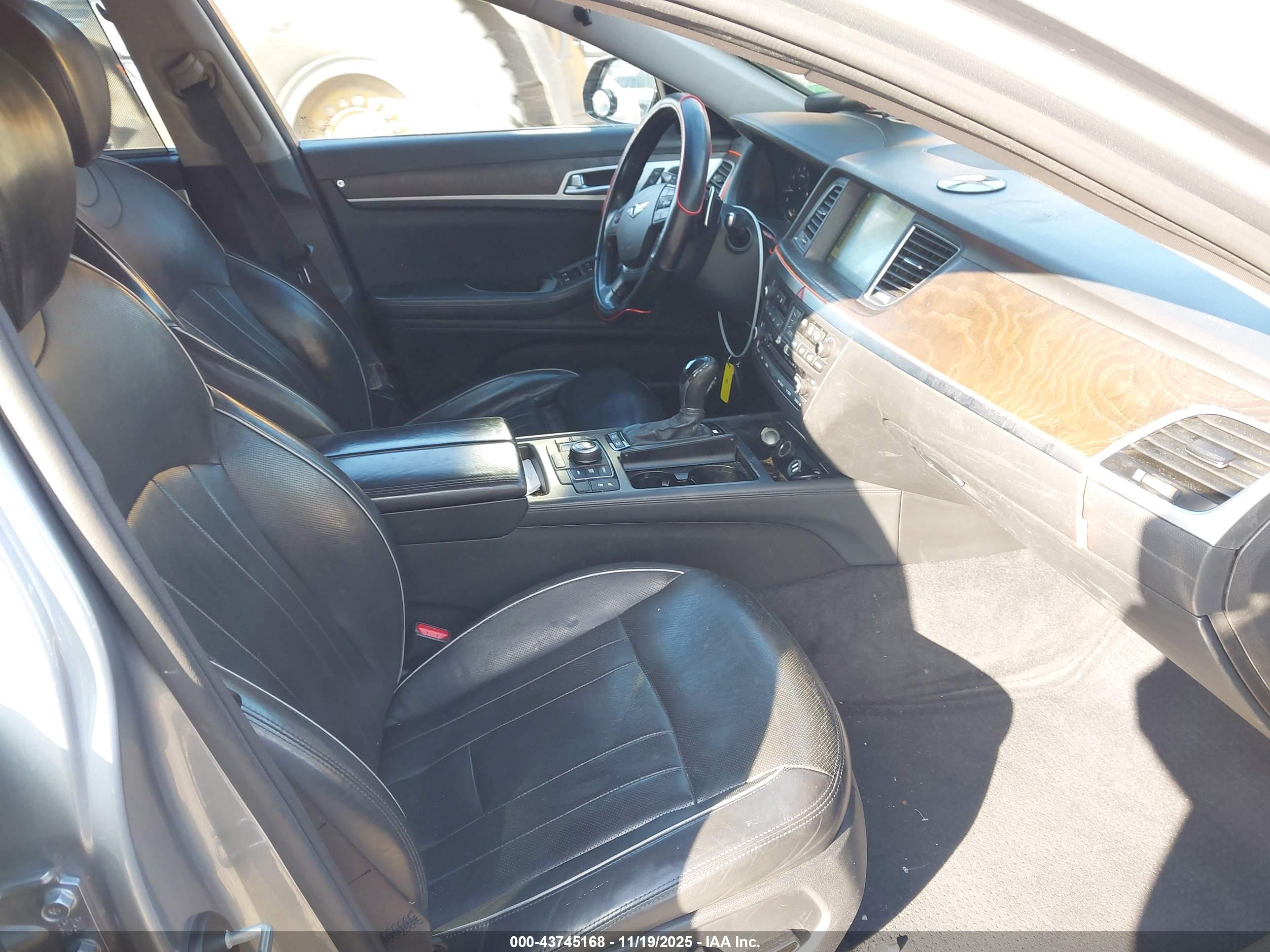 HYUNDAI GENESIS image 5