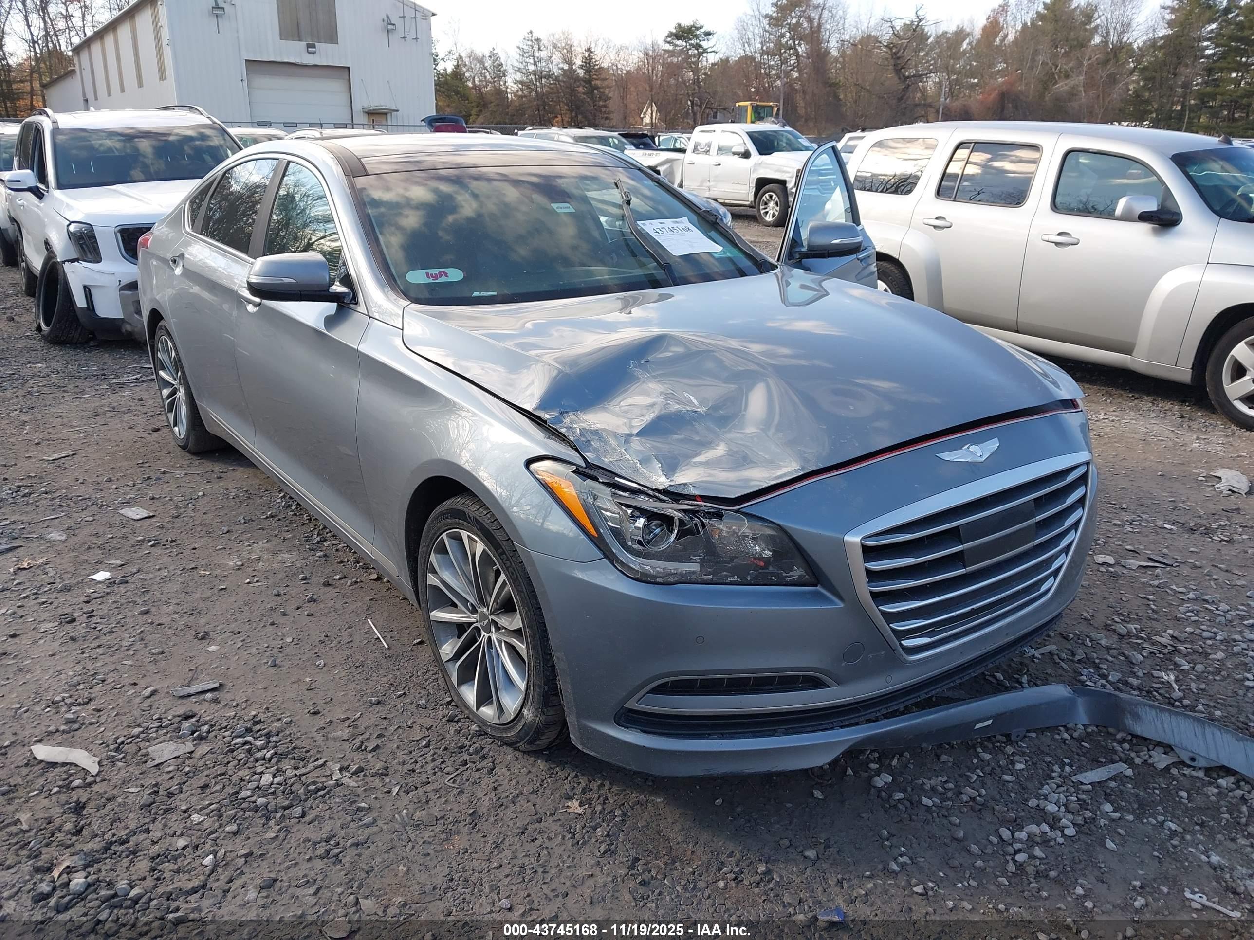 HYUNDAI GENESIS image 6