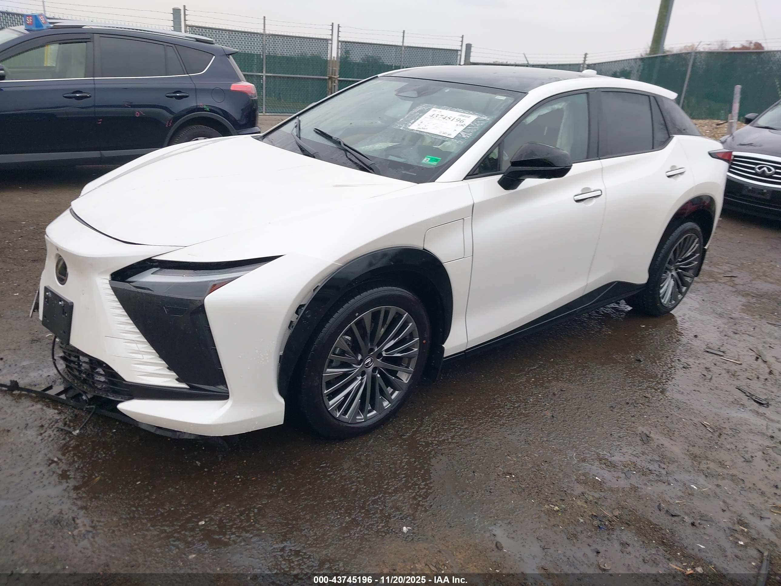 LEXUS RZ image 2