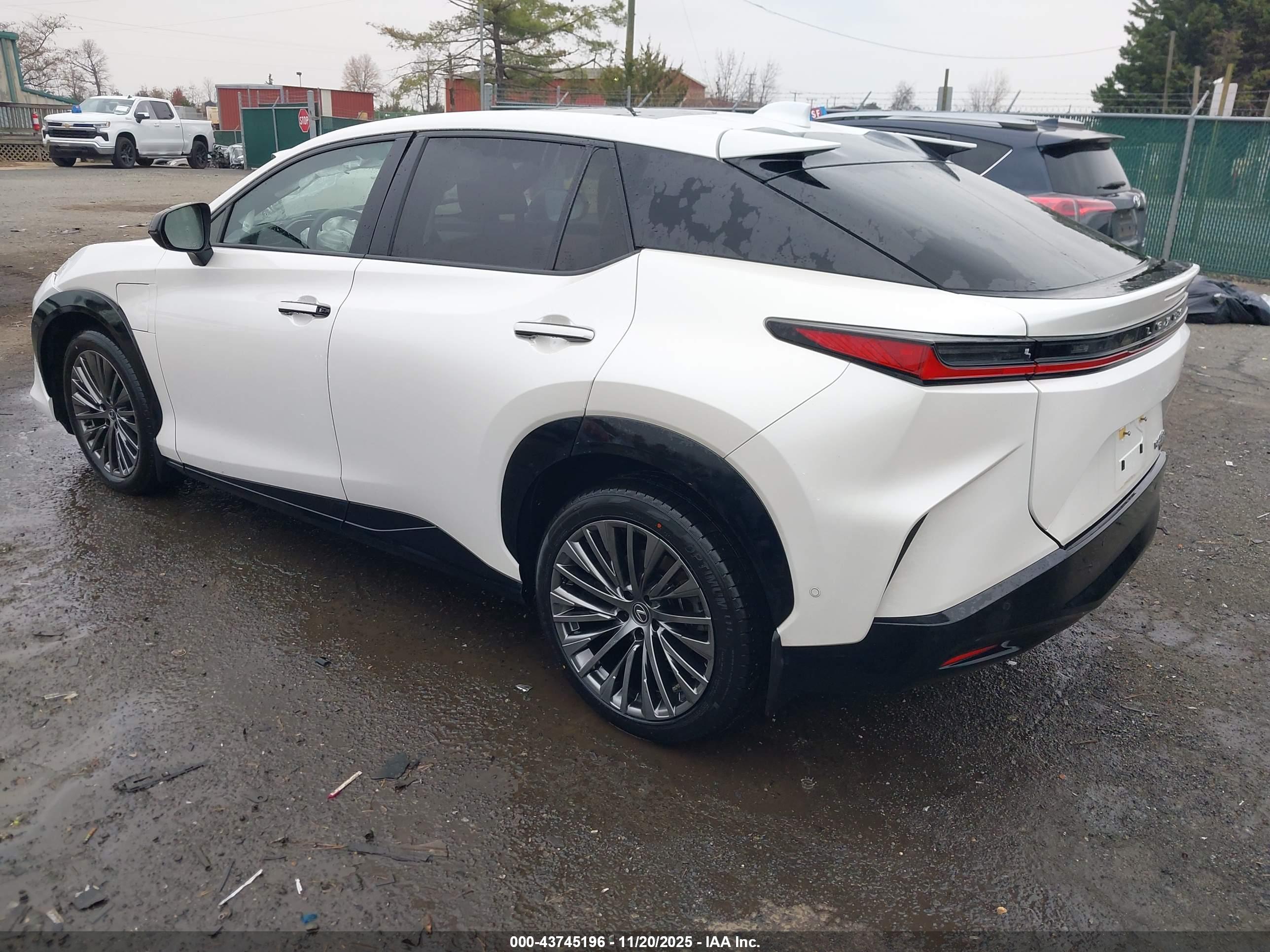 LEXUS RZ image 3