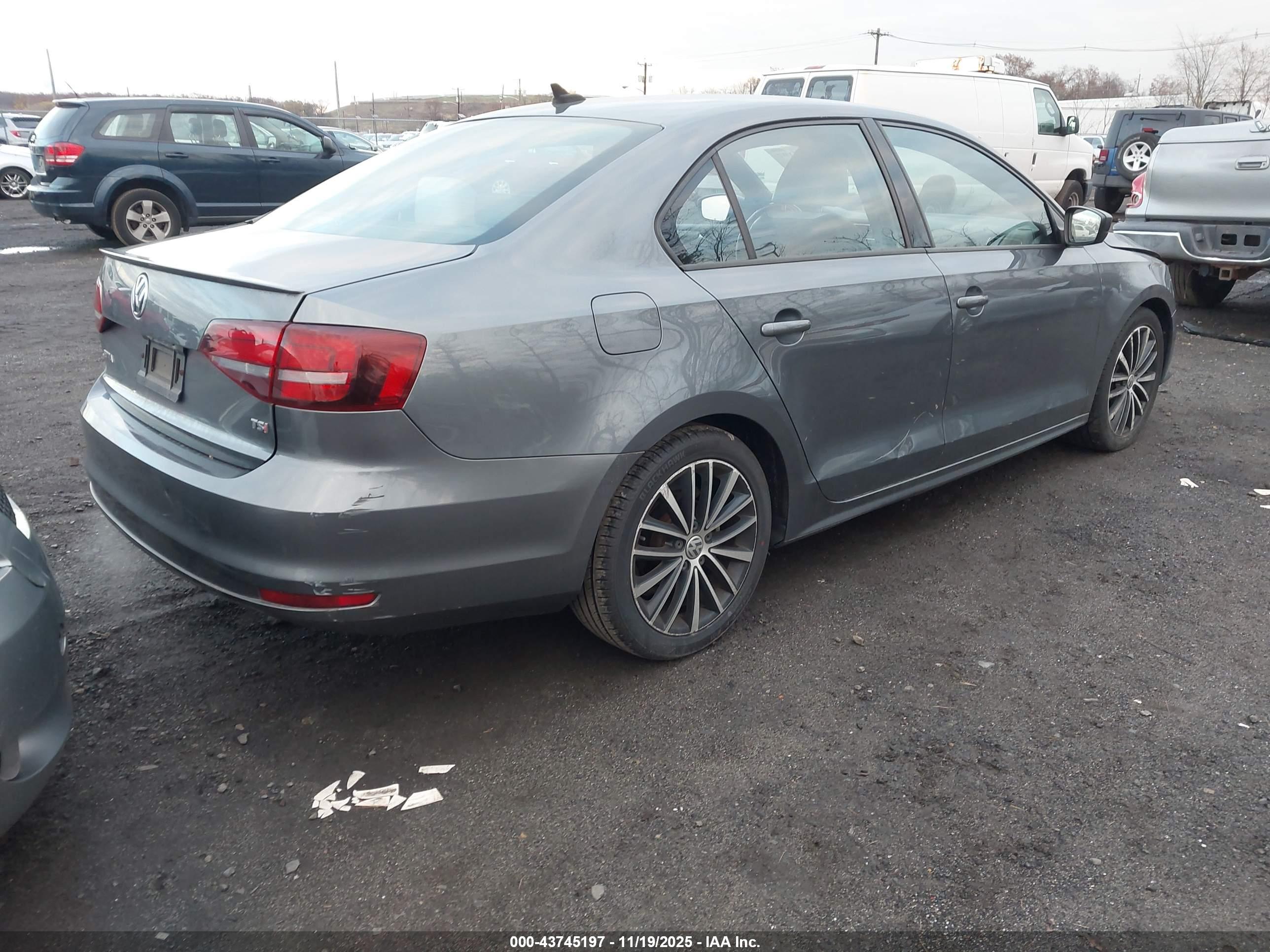 VOLKSWAGEN JETTA image 4
