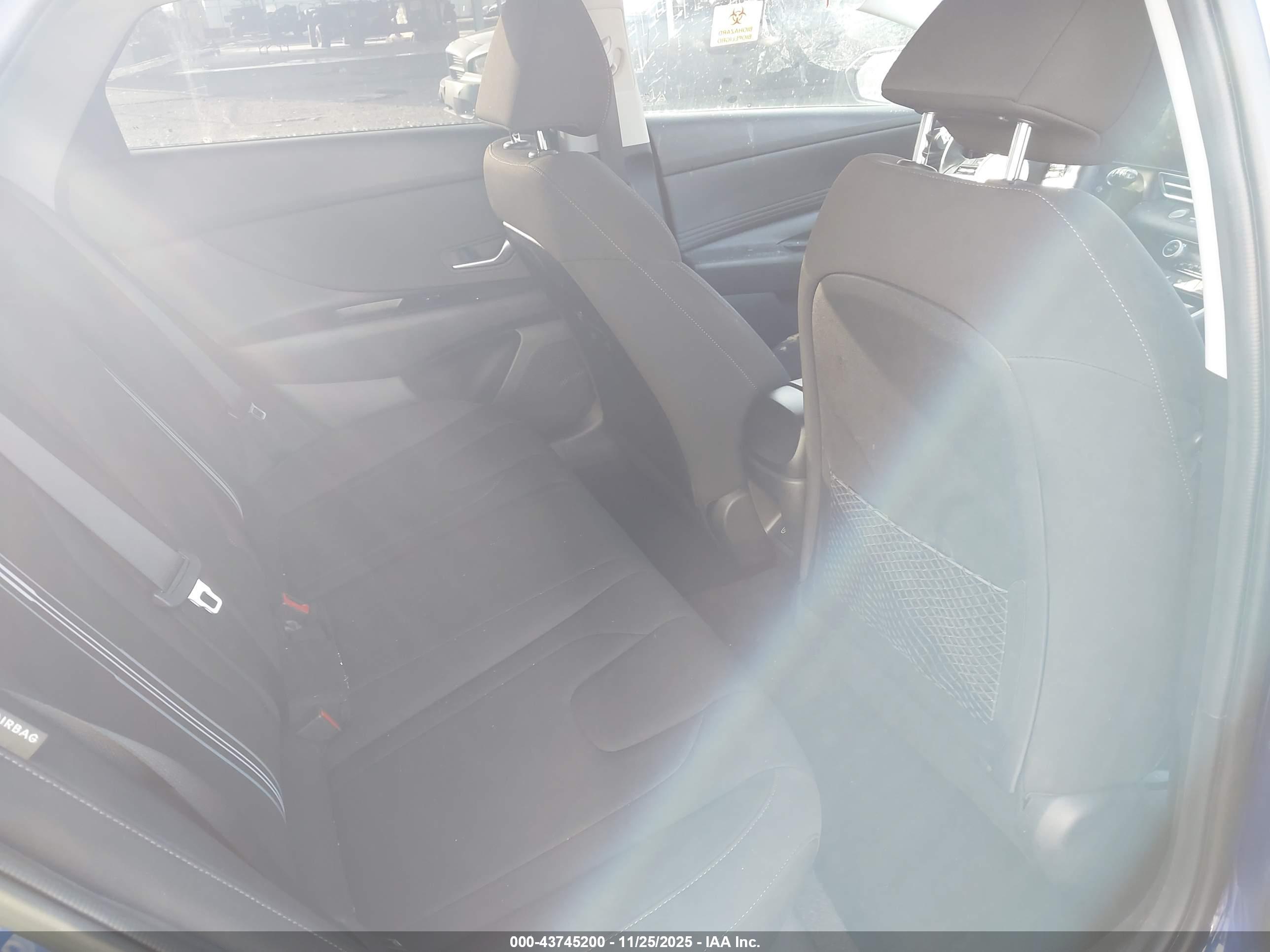 HYUNDAI ELANTRA image 8