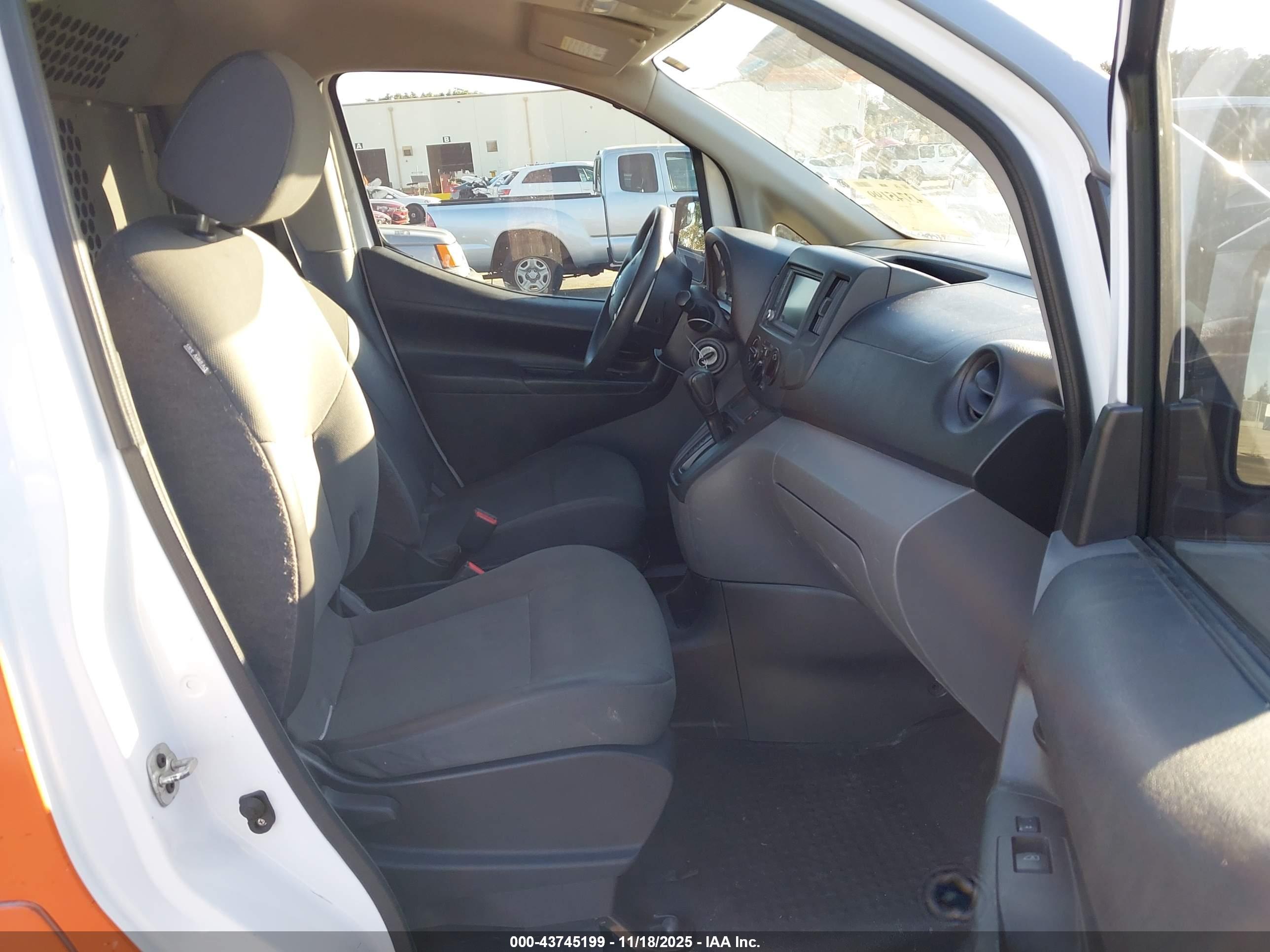 NISSAN NV200 image 5