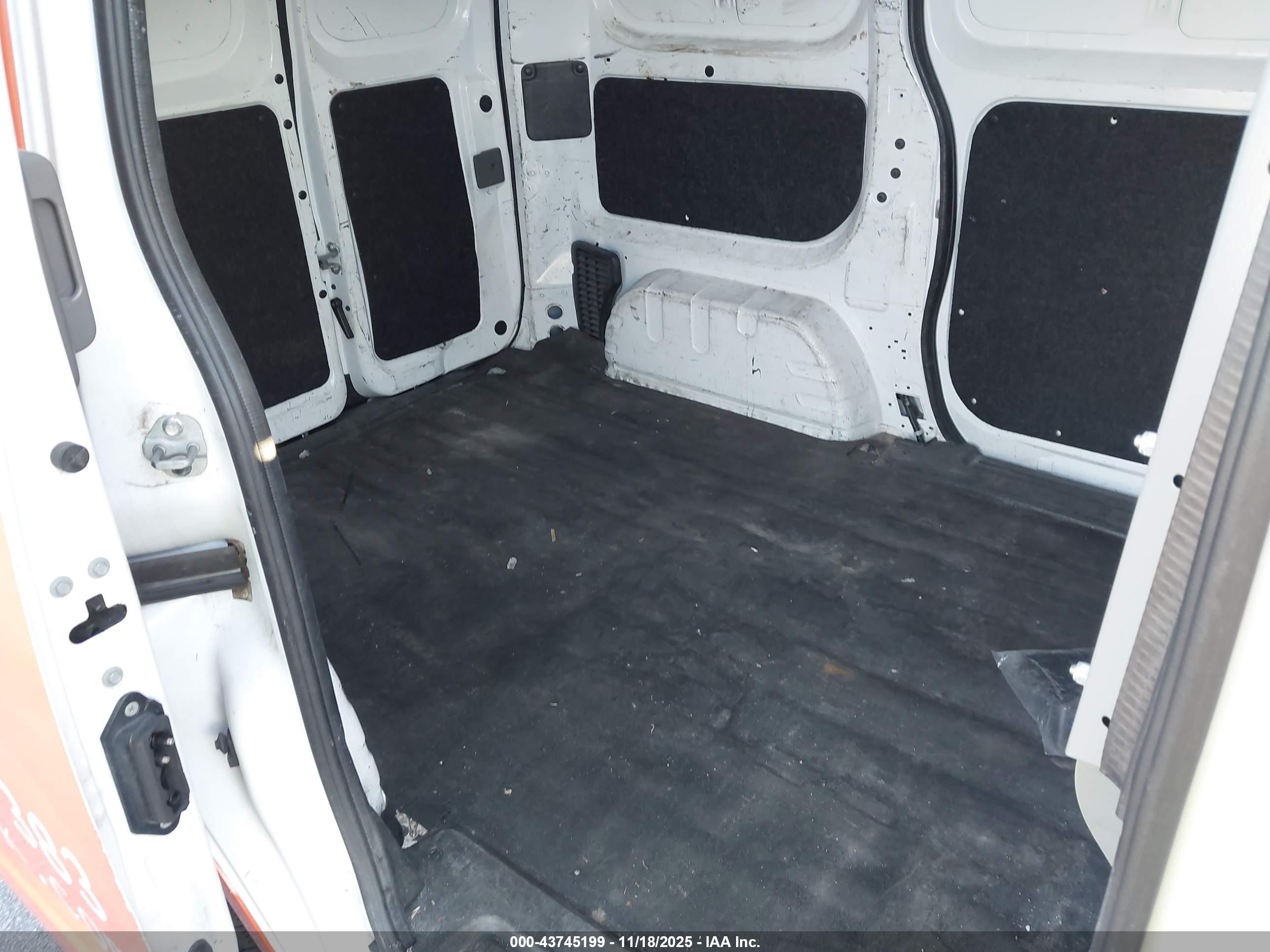 NISSAN NV200 image 8