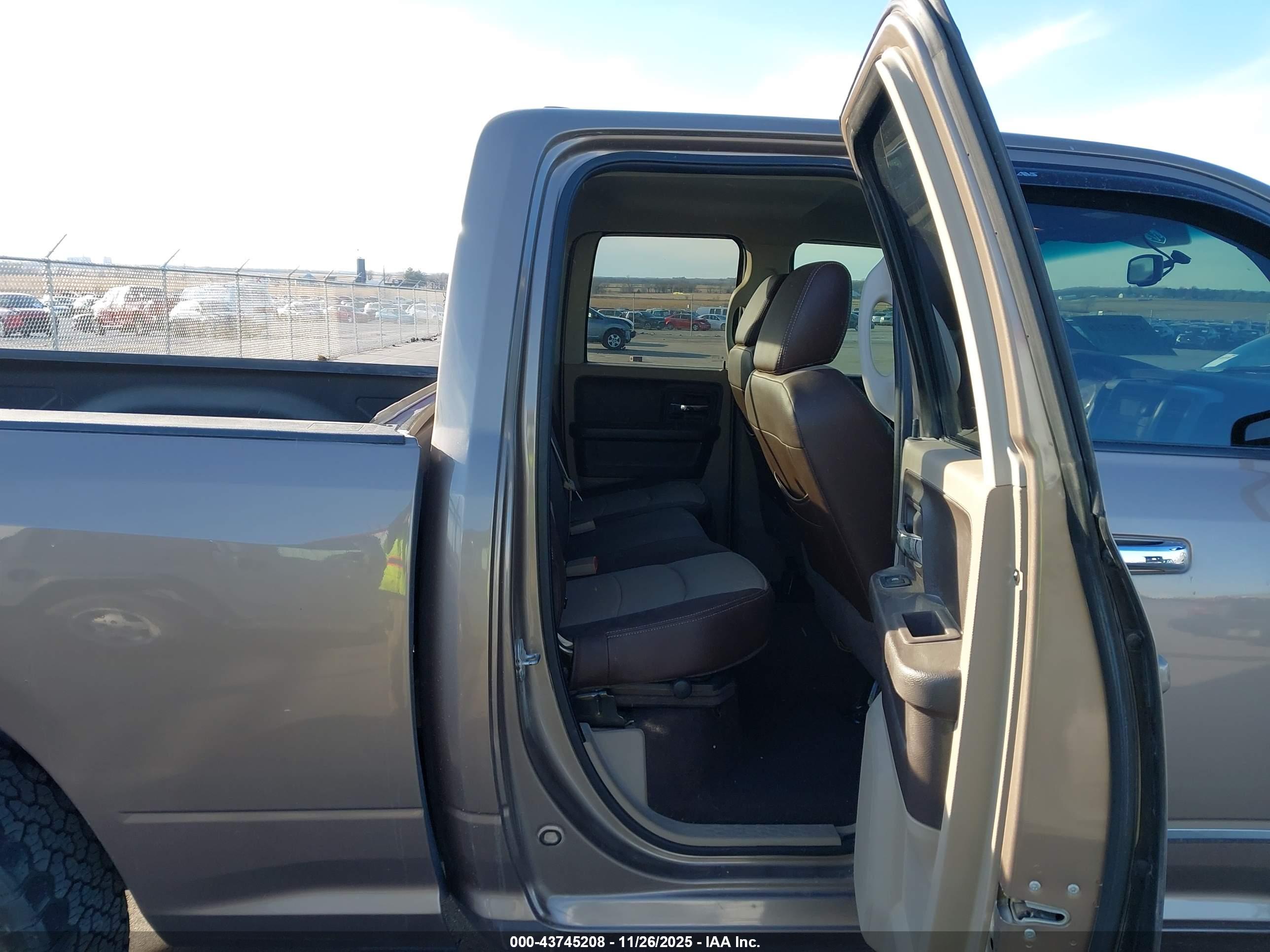 DODGE RAM image 8